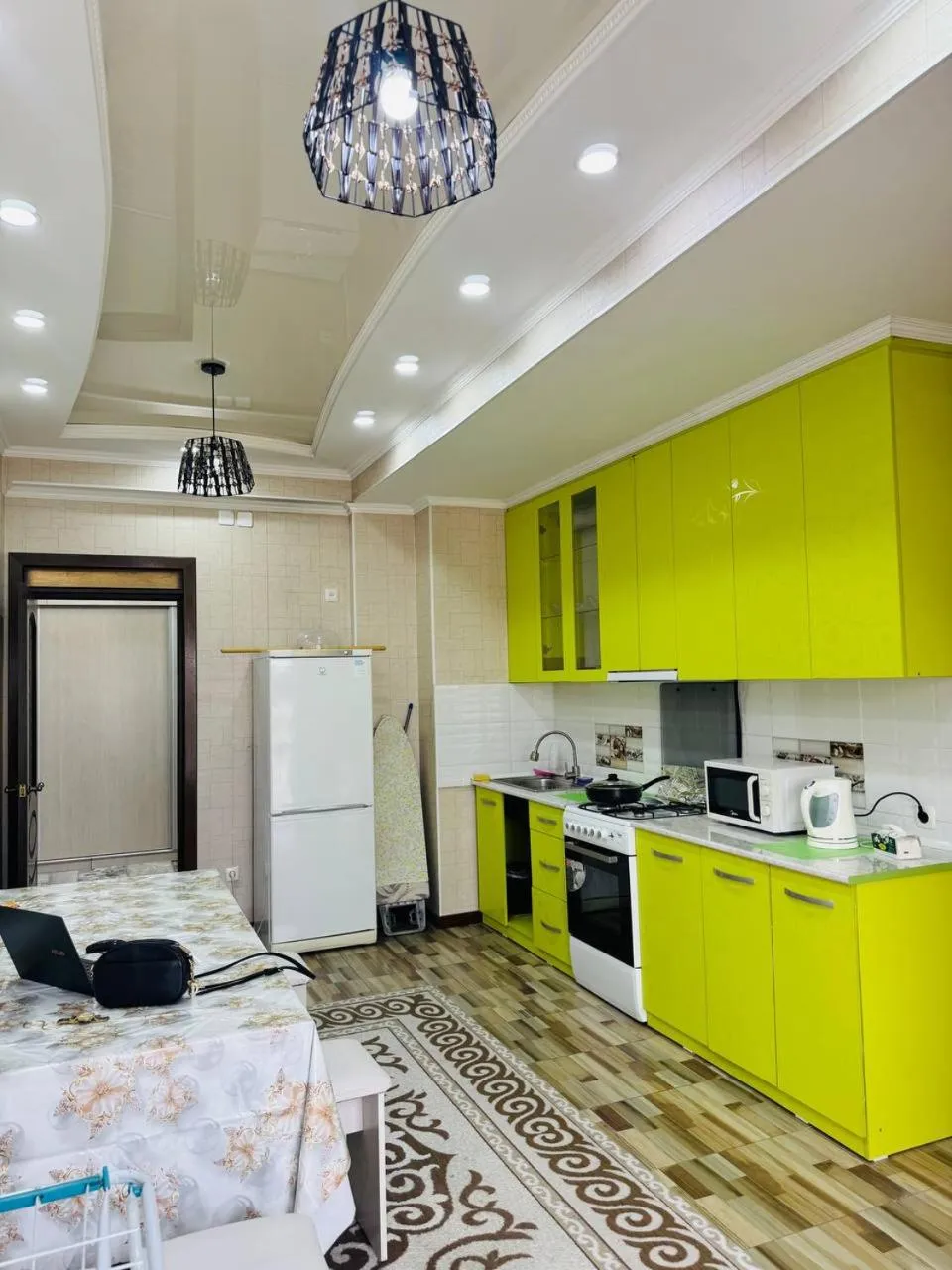 Kitchen or kitchenette in AlaNest Apartment