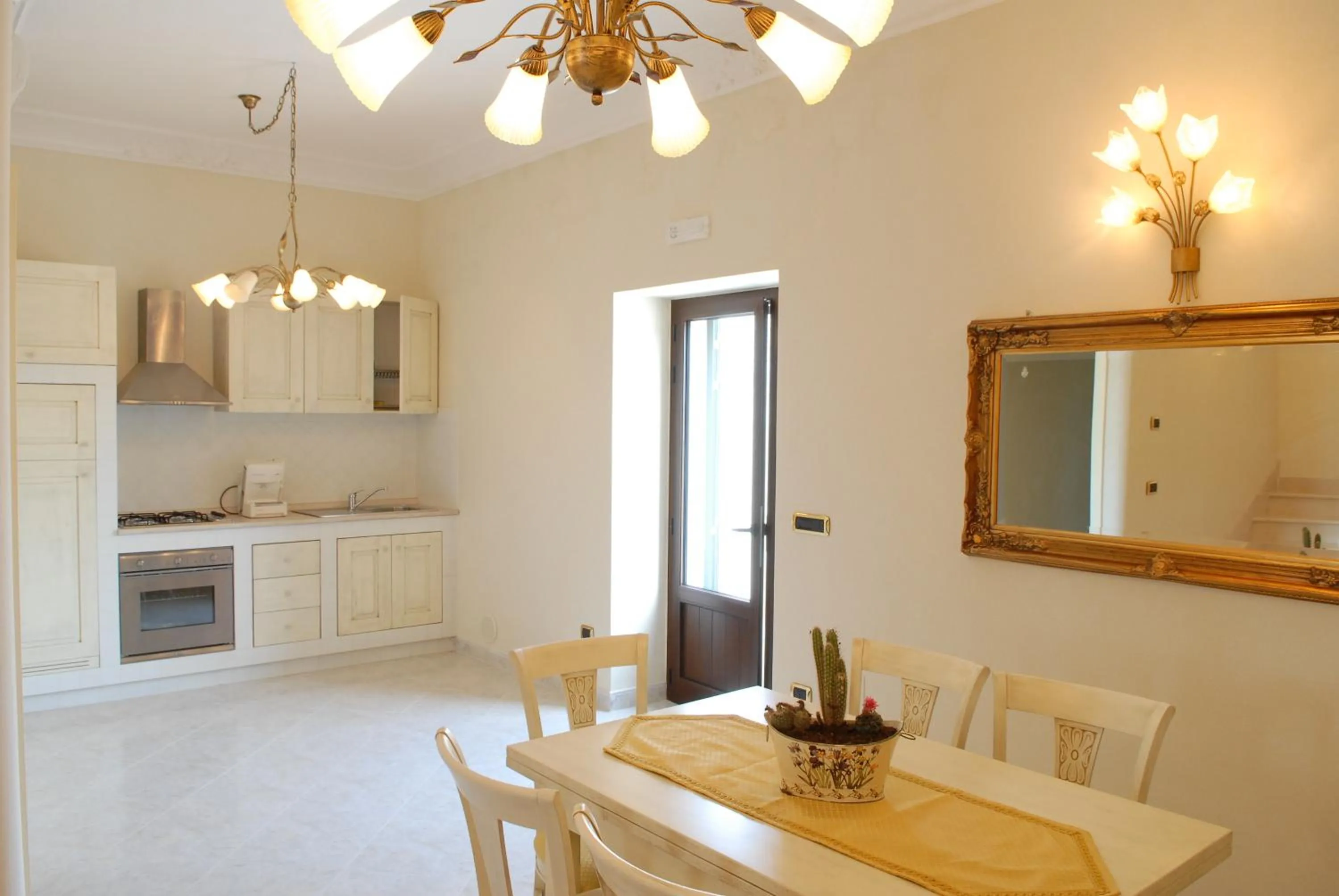 Kitchen or kitchenette in Villa Caramia