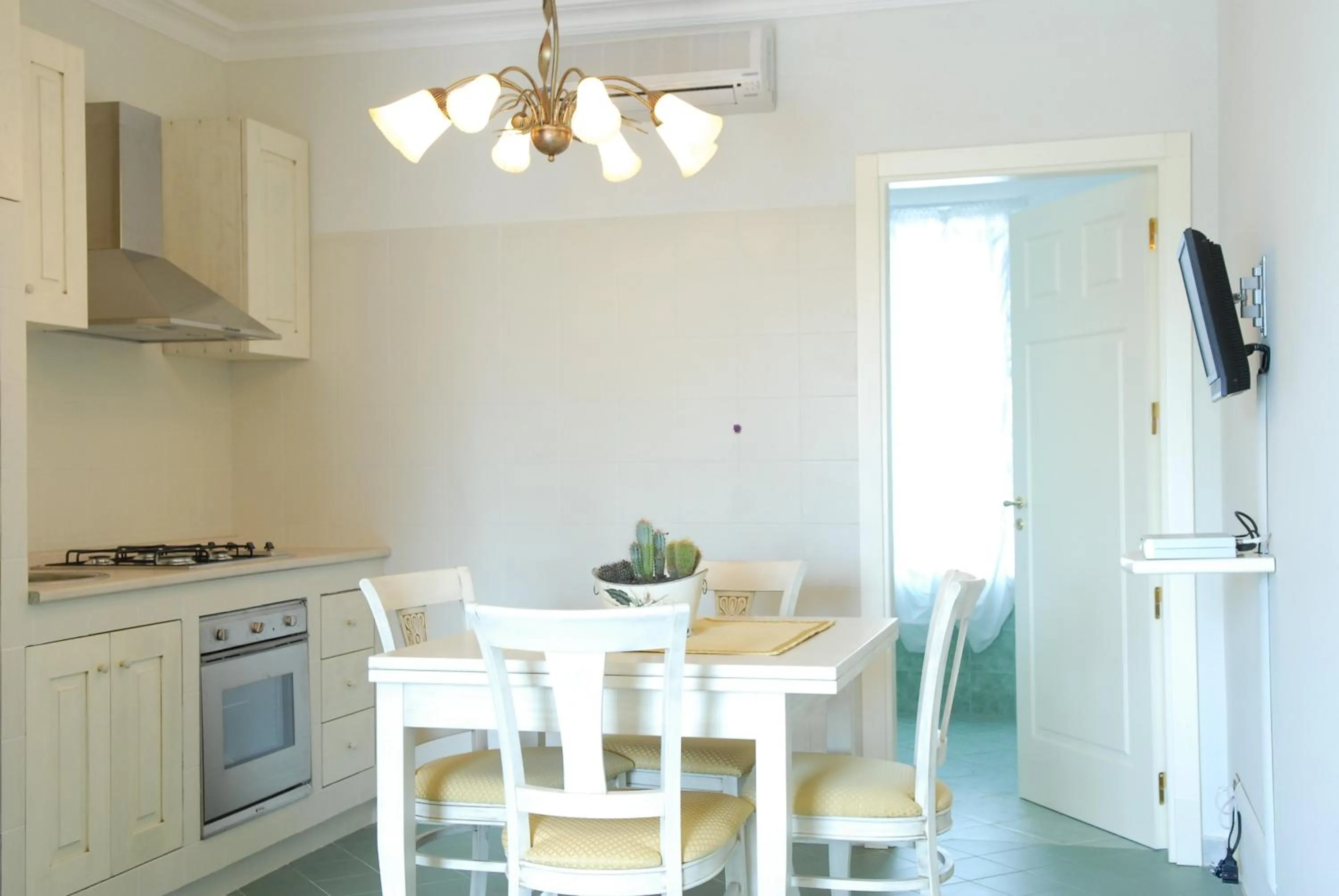 Kitchen or kitchenette in Villa Caramia