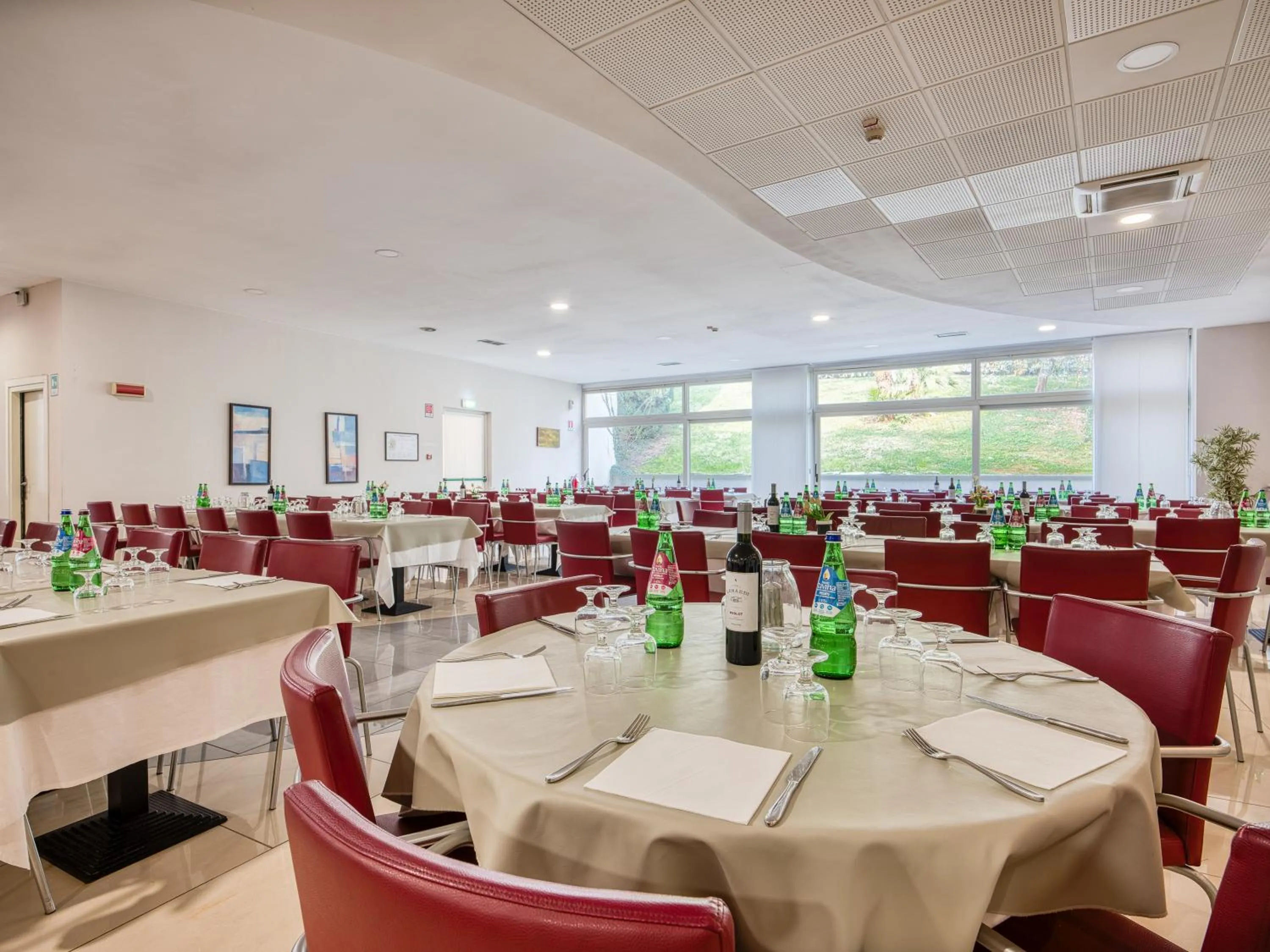 Restaurant/places to eat in Parc Hotel