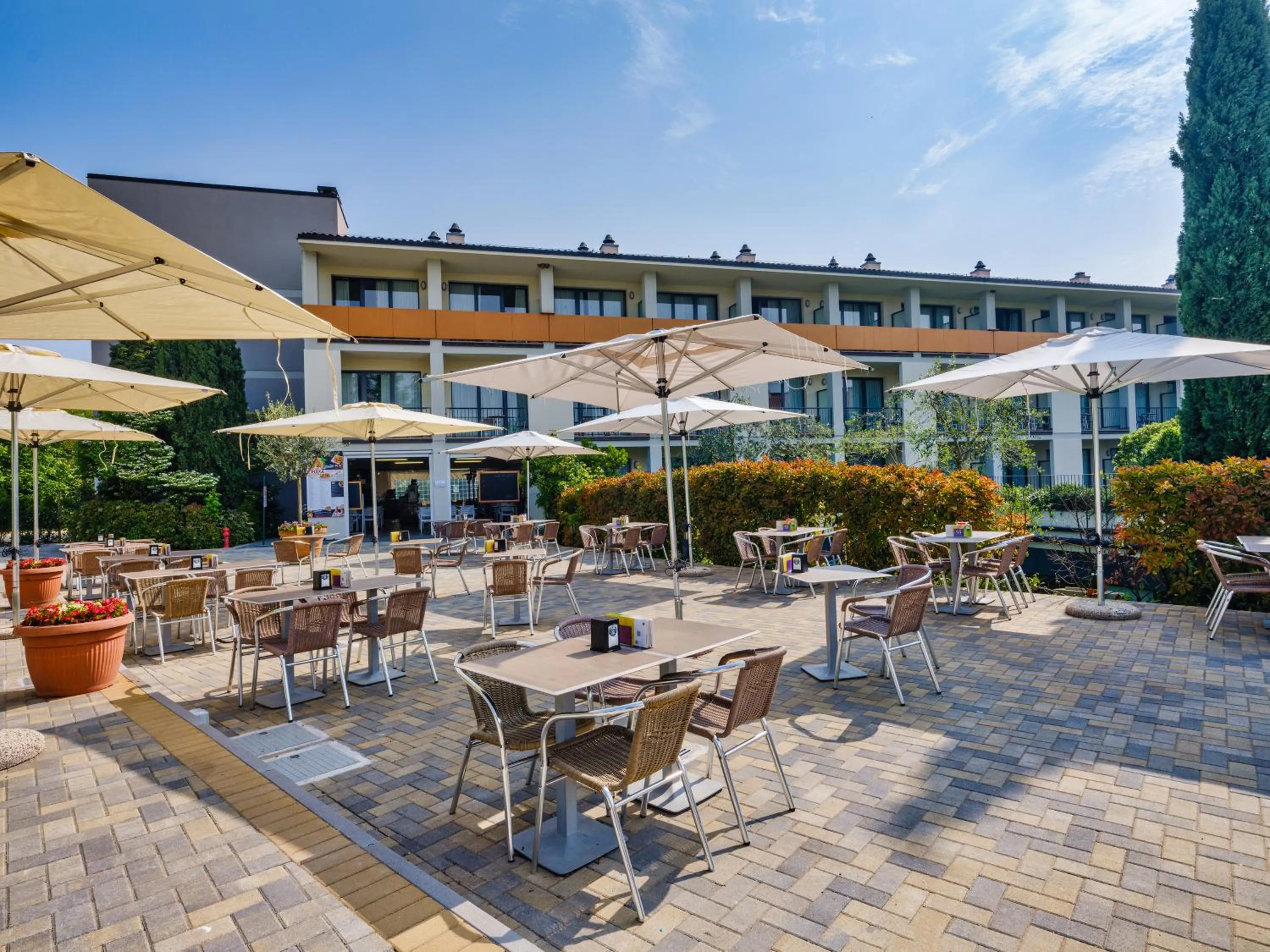 Restaurant/places to eat in Parc Hotel