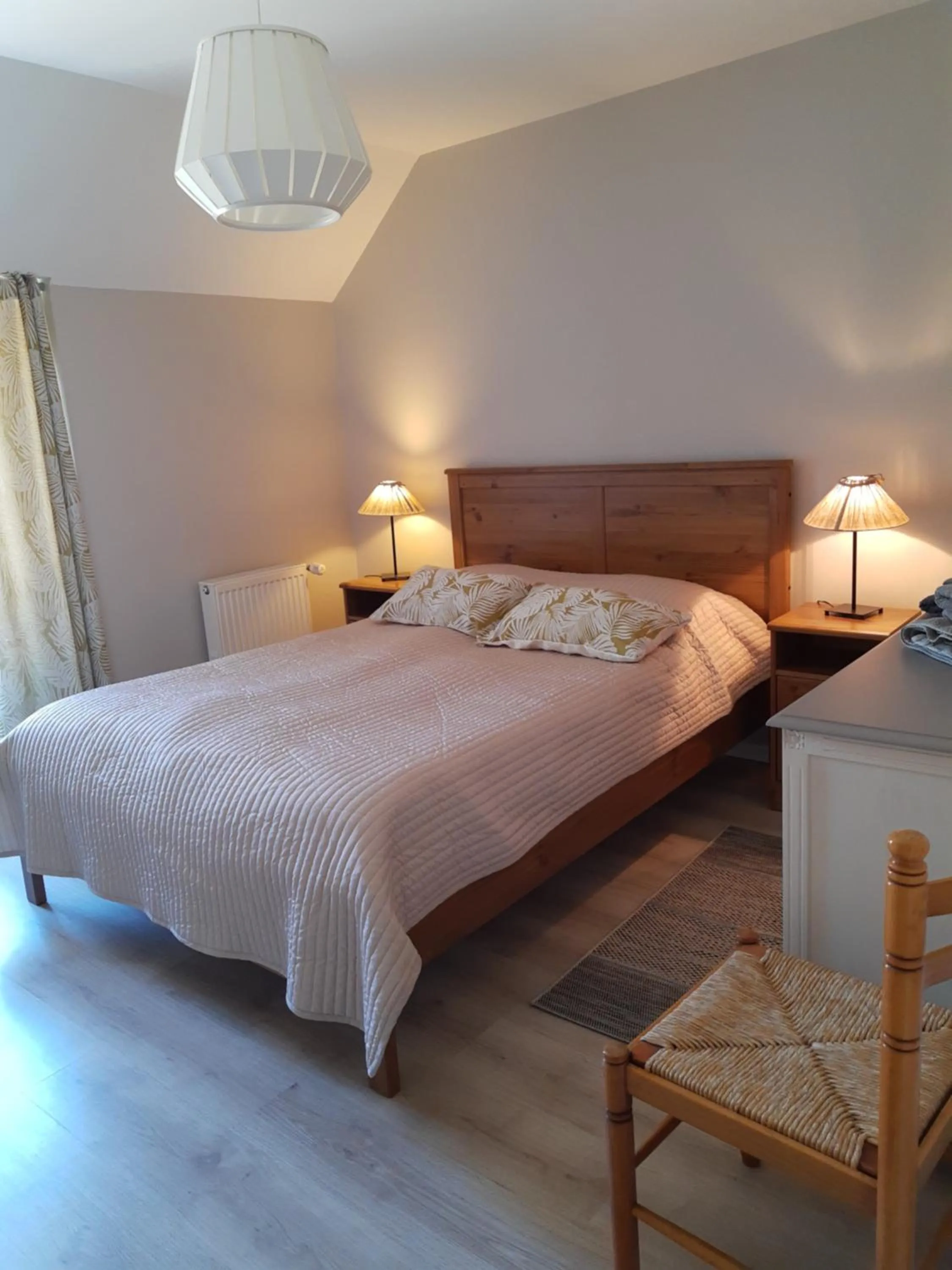 Photo of the whole room, Bed in Moulin de la Fleuristerie