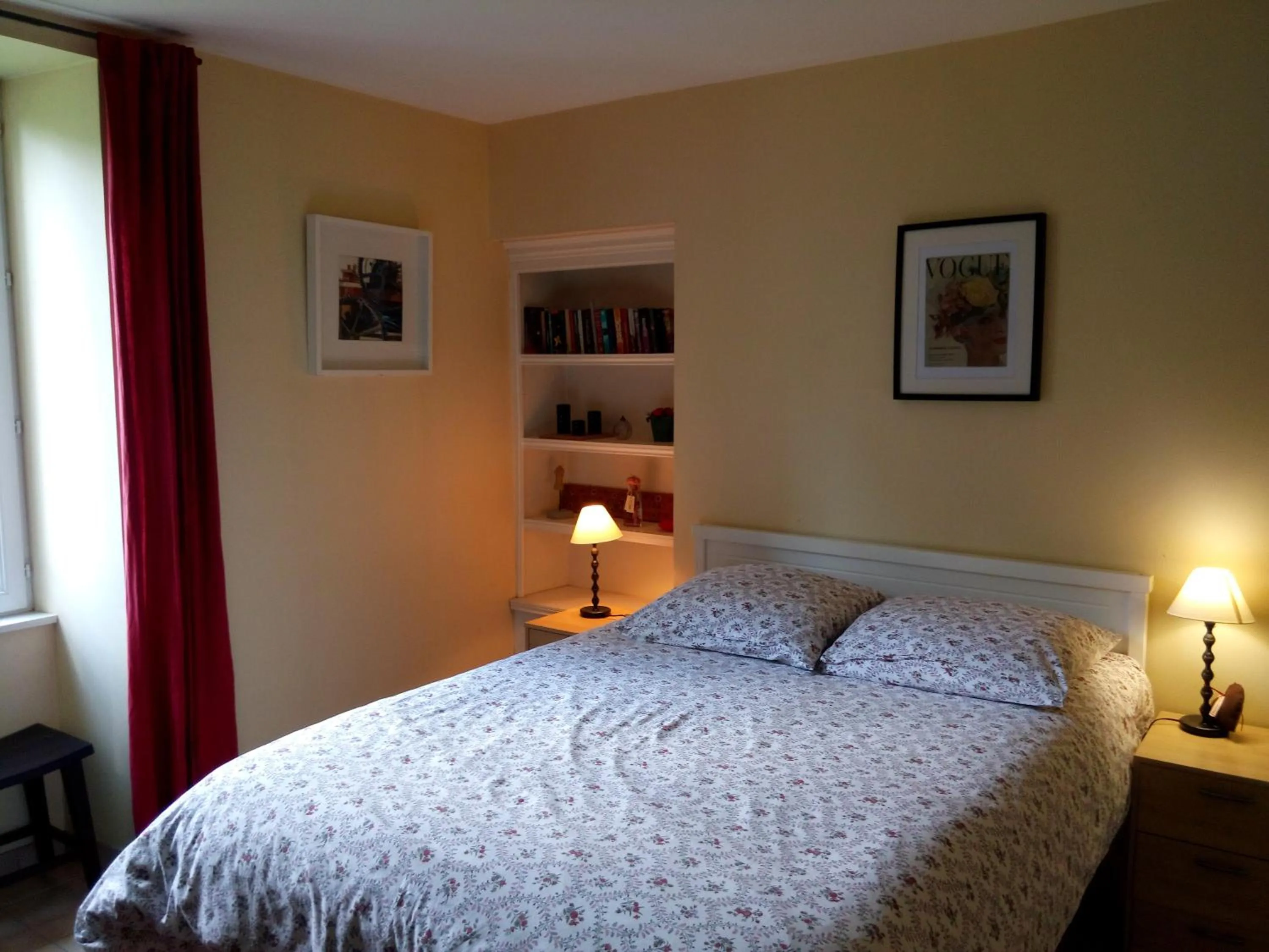 Photo of the whole room, Bed in Moulin de la Fleuristerie