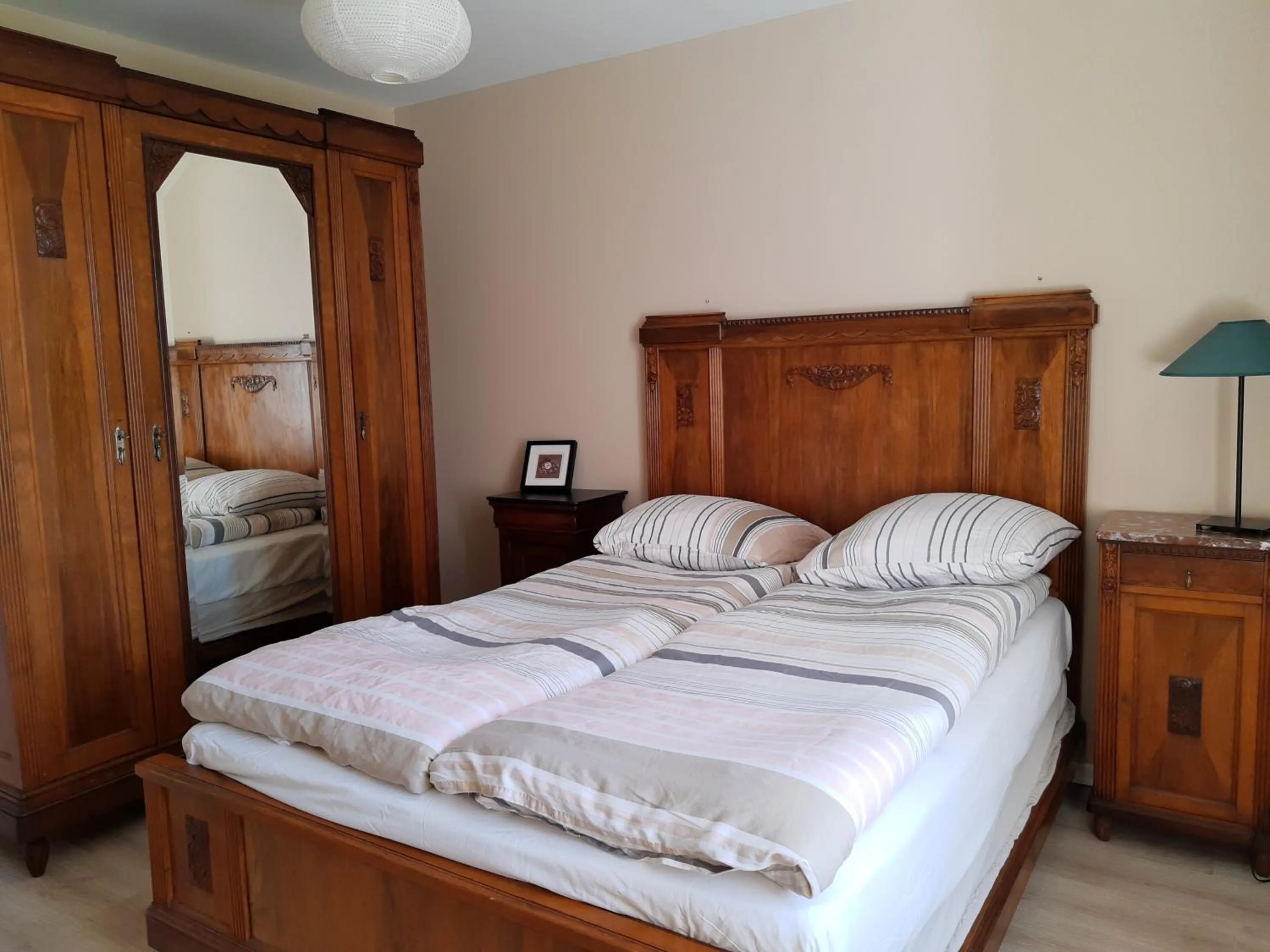 Photo of the whole room, Bed in Moulin de la Fleuristerie