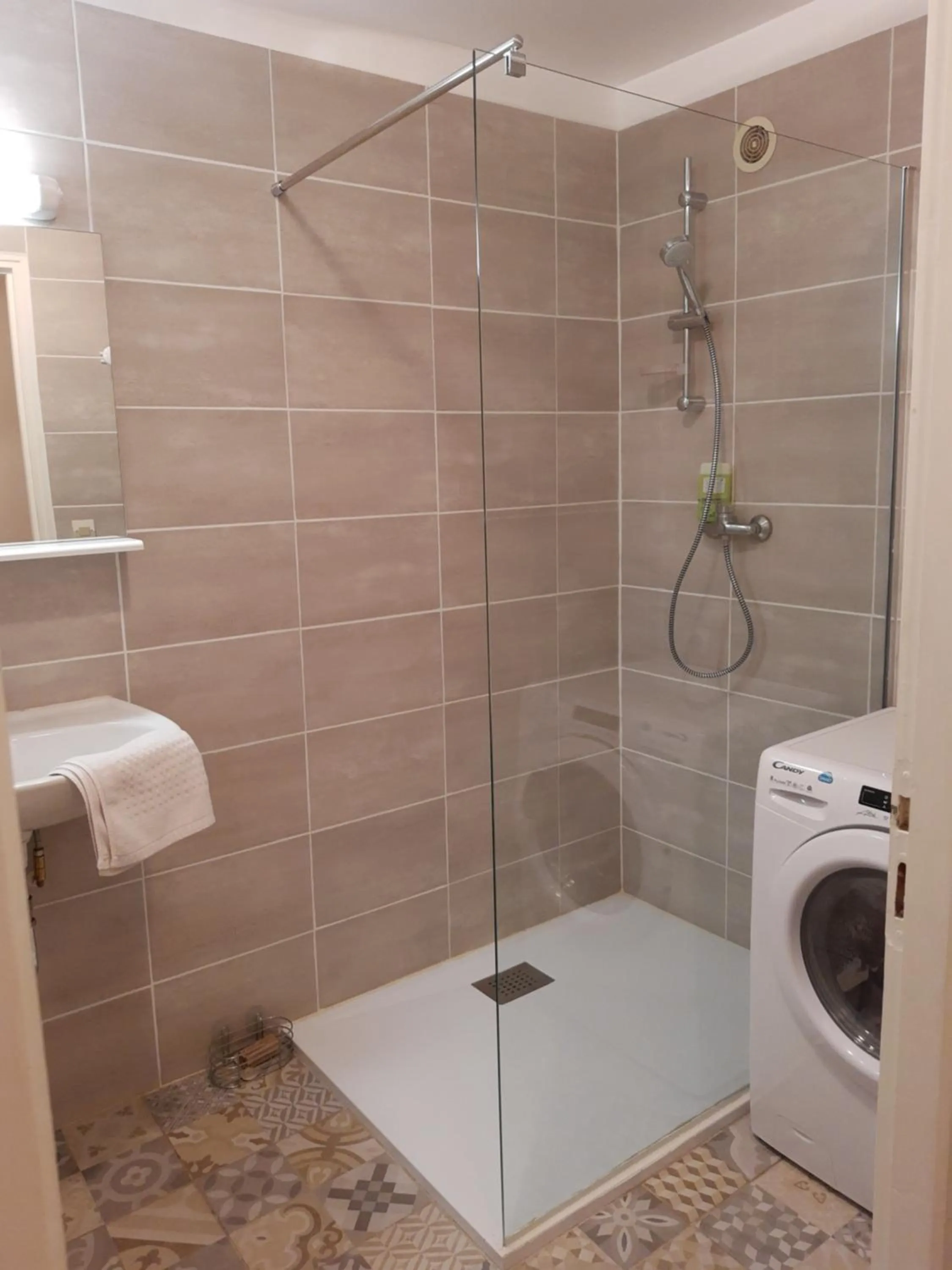 Shower in Moulin de la Fleuristerie