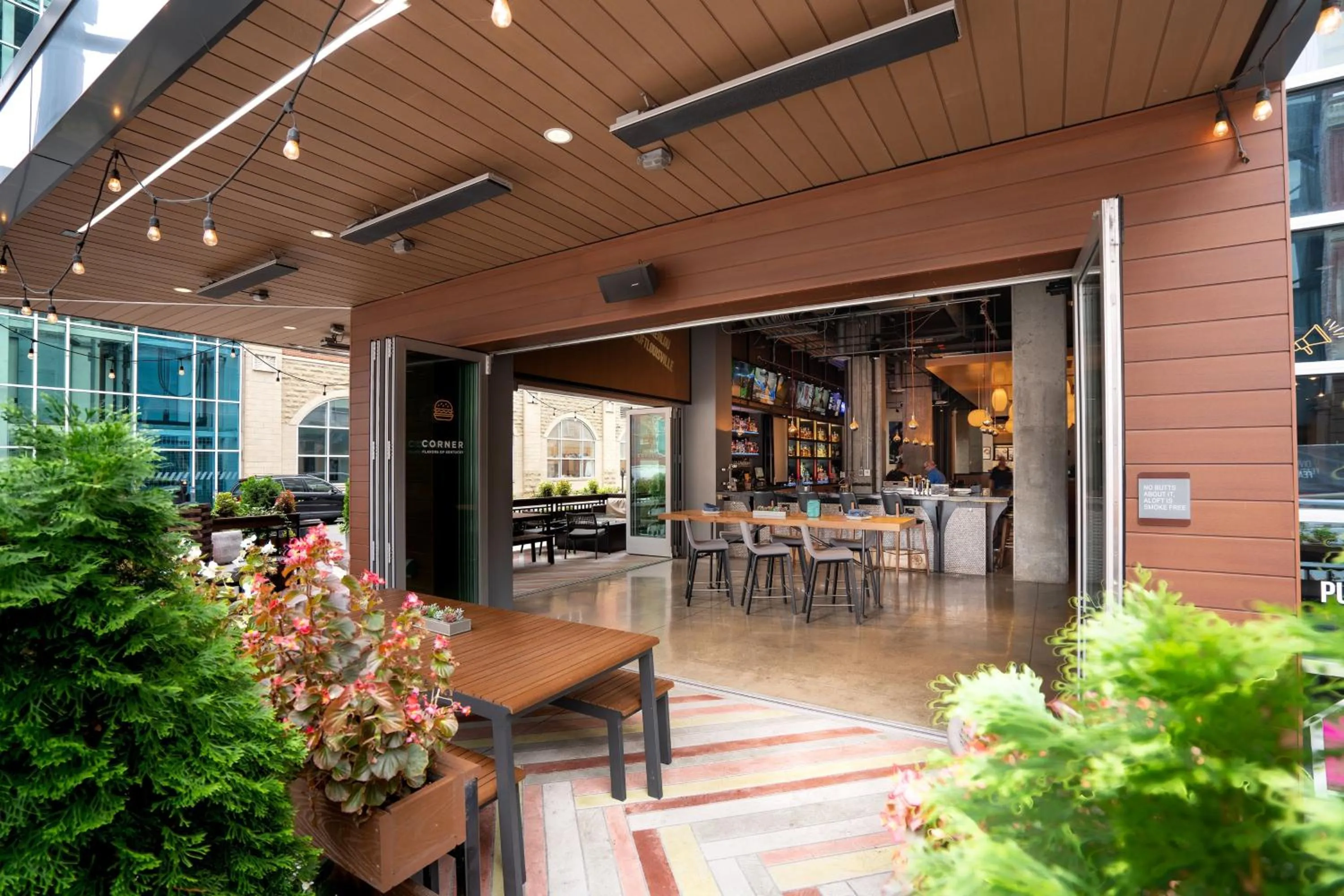 Restaurant/places to eat in Aloft Louisville Downtown