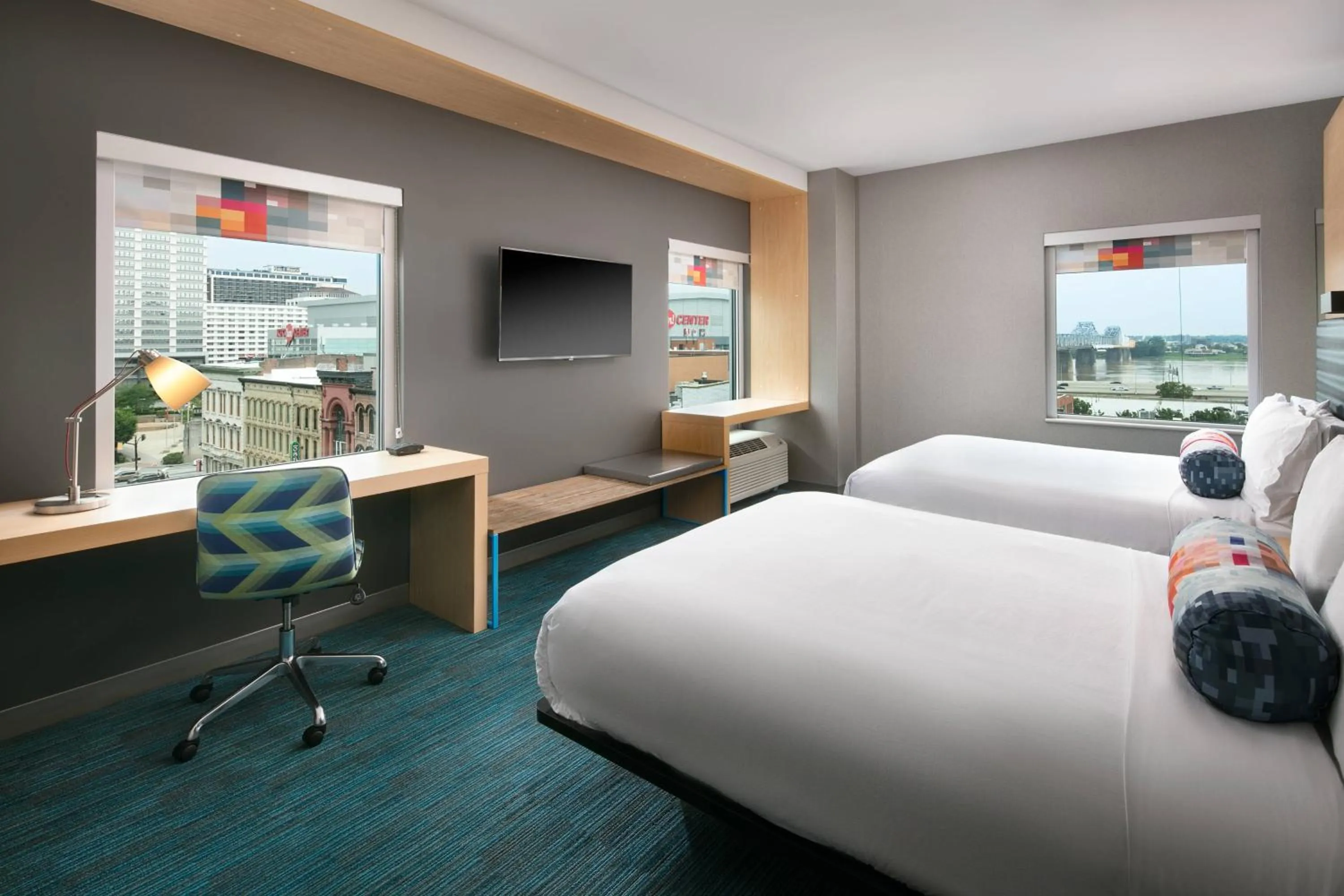 Photo of the whole room, Bed in Aloft Louisville Downtown
