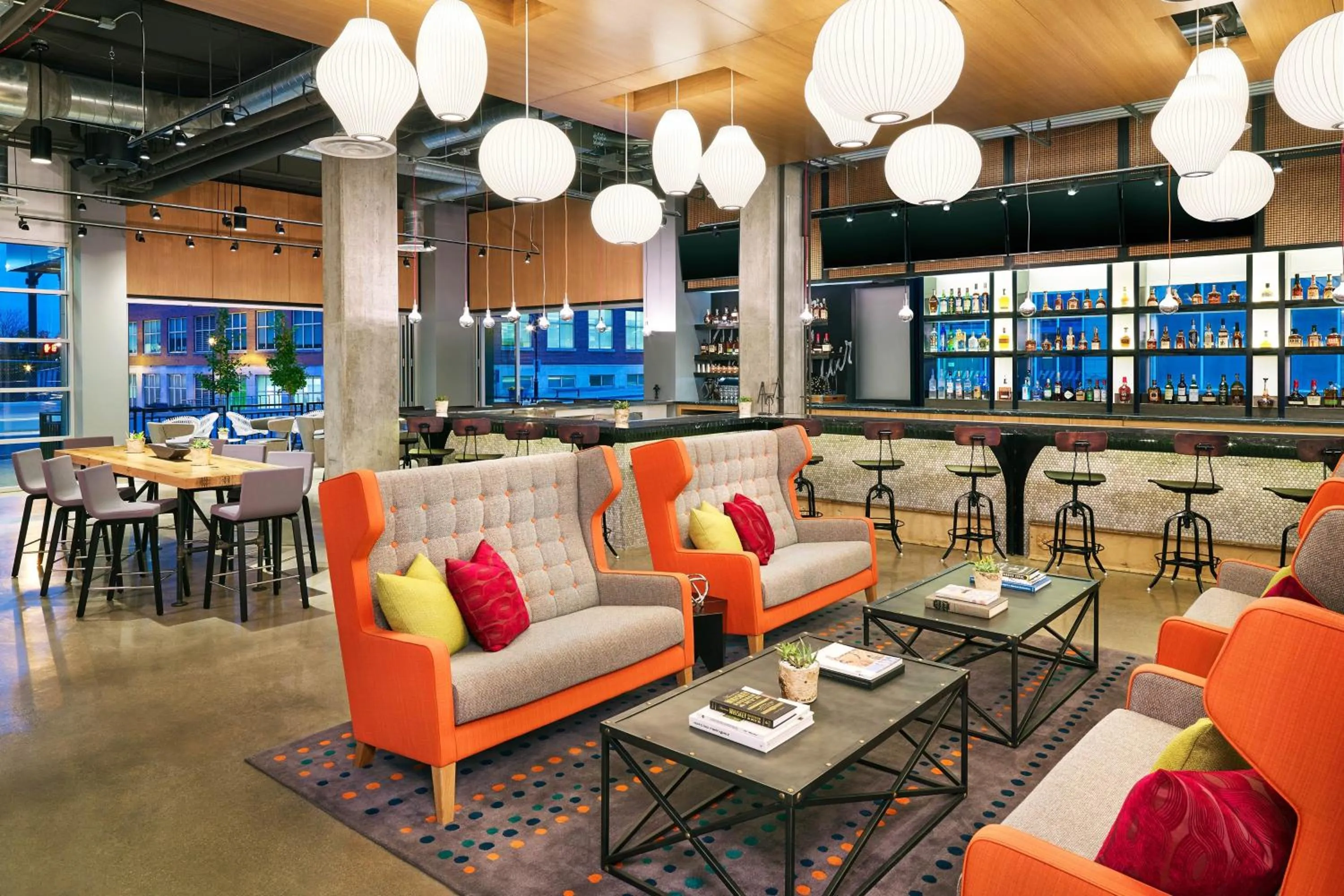 Lounge or bar in Aloft Louisville Downtown