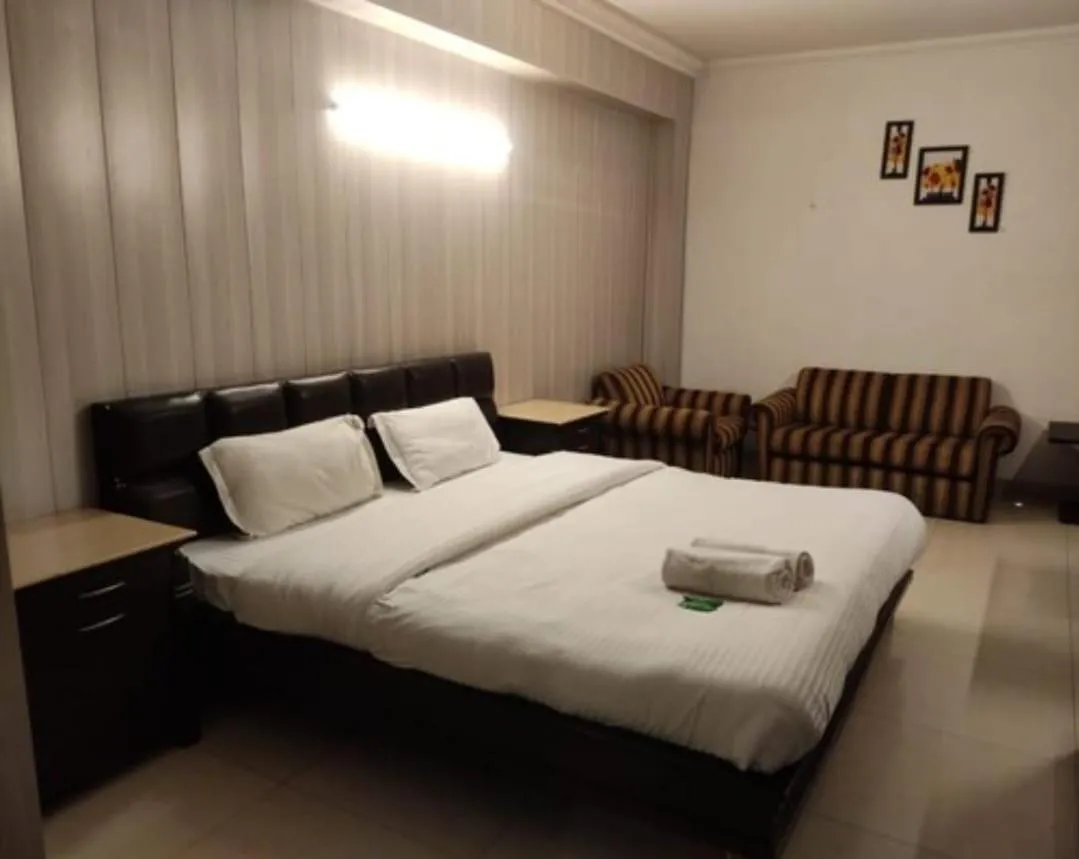 Bed in Hotel R S Residency