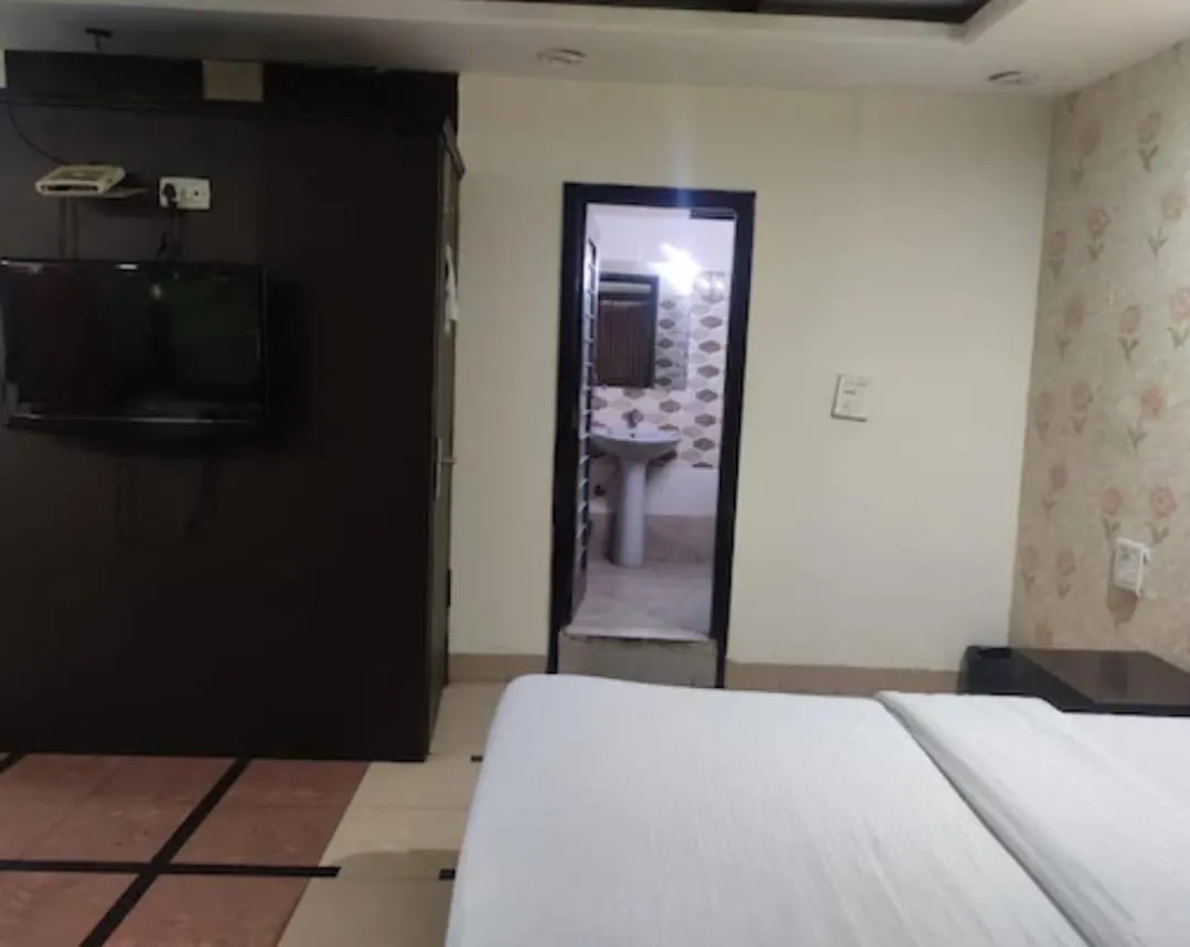 Bed in Hotel R S Residency