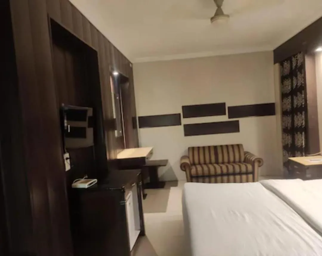 Bed in Hotel R S Residency