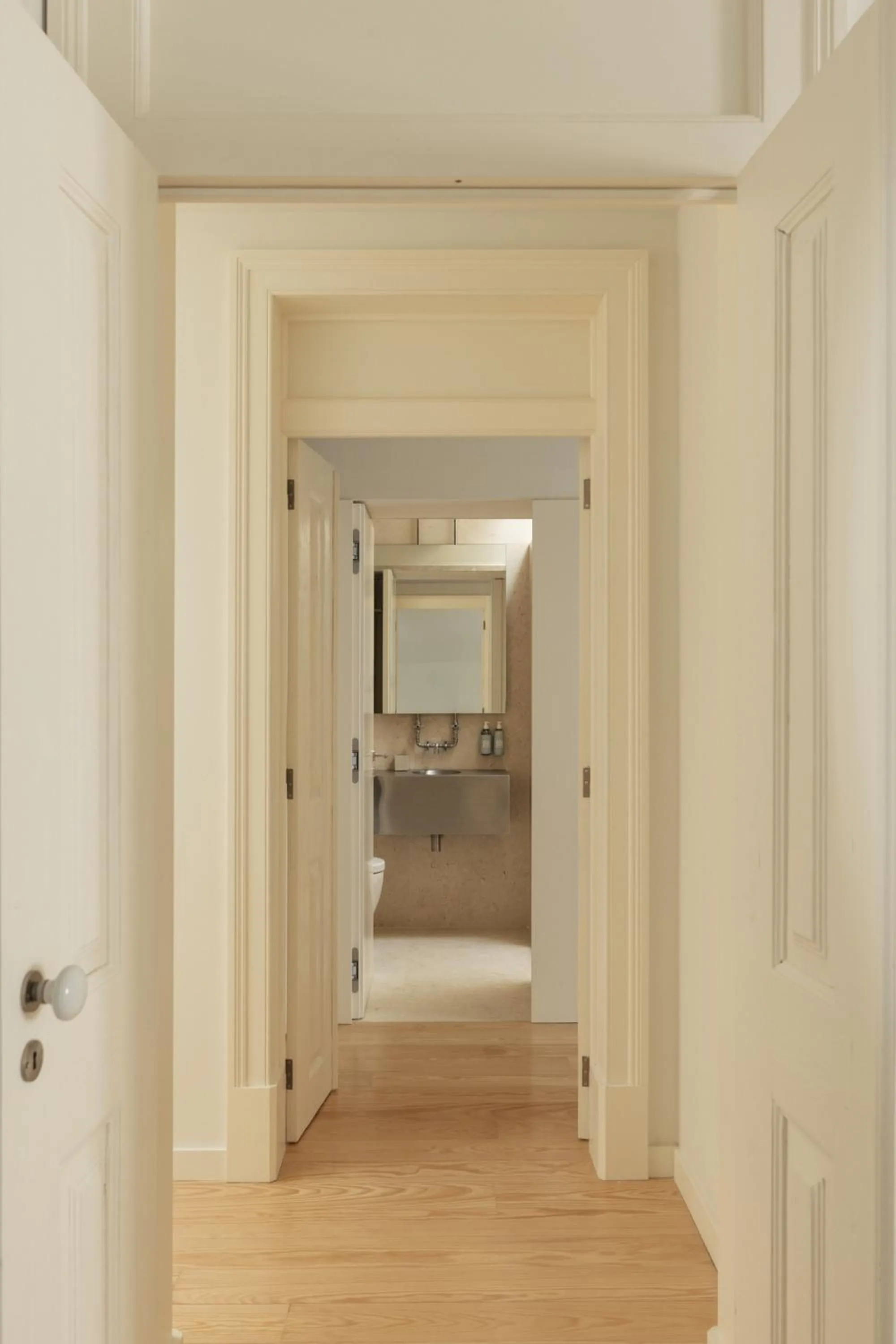 Toilet, Bed in LIOZ Lisboa