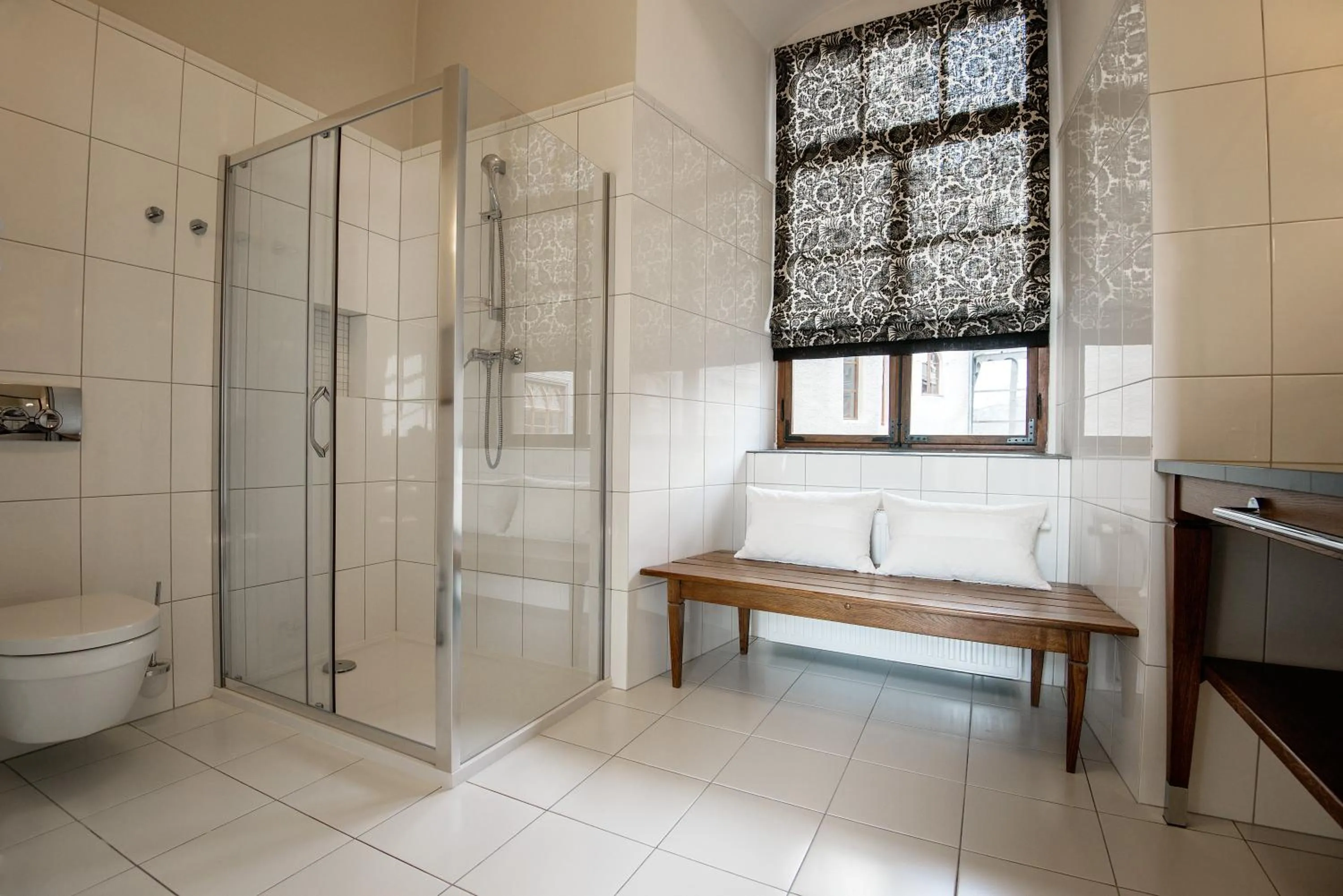 Bathroom in Zamek Karpniki Schloss Fischbach