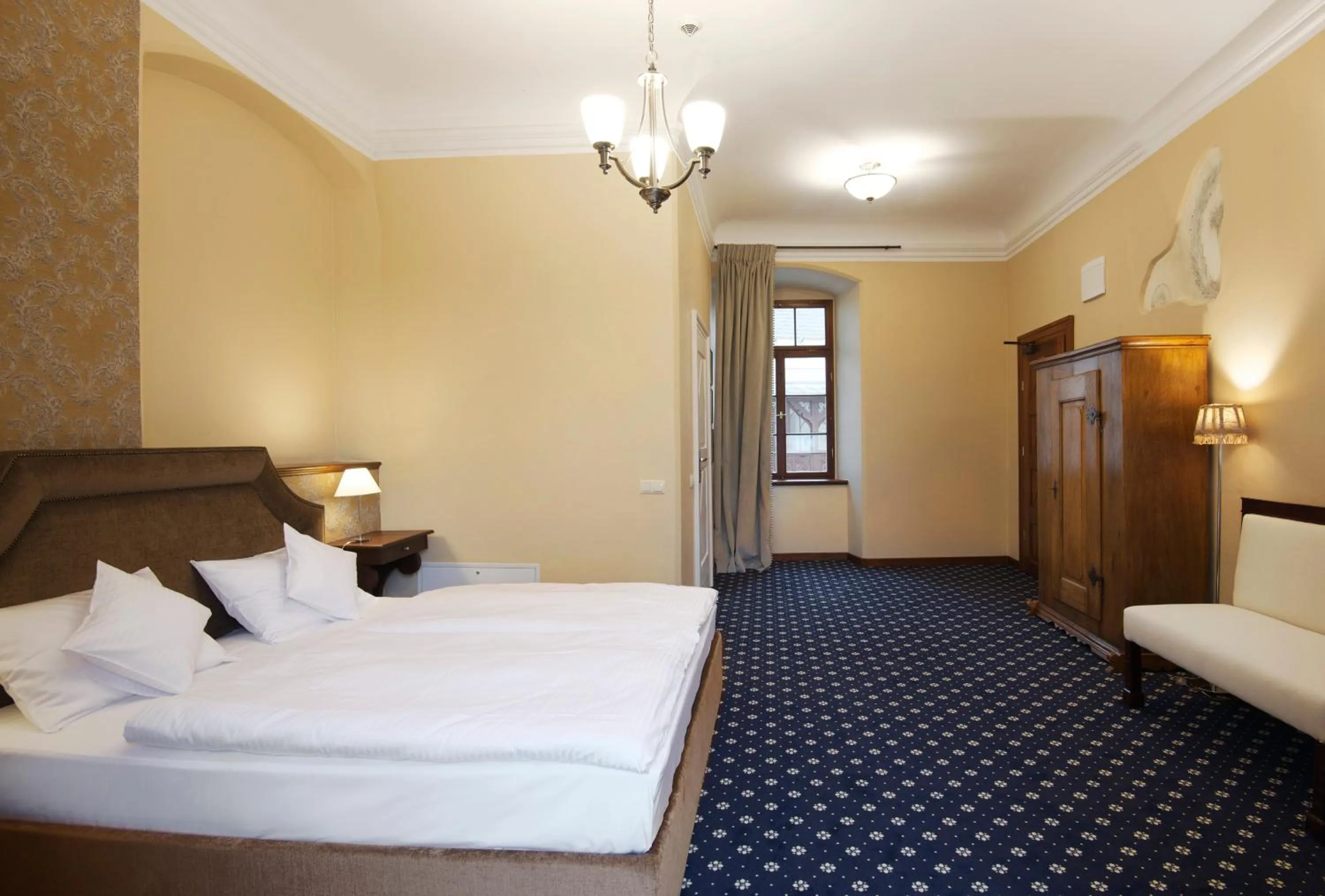 Photo of the whole room, Bed in Zamek Karpniki Schloss Fischbach