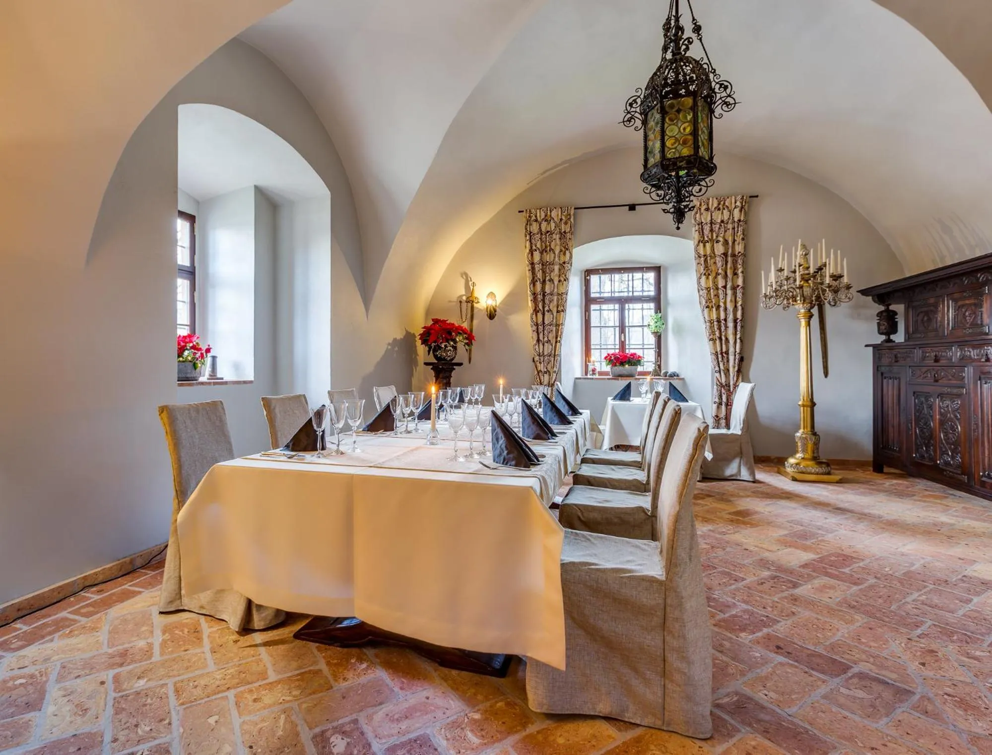 Restaurant/places to eat, Bed in Zamek Karpniki Schloss Fischbach