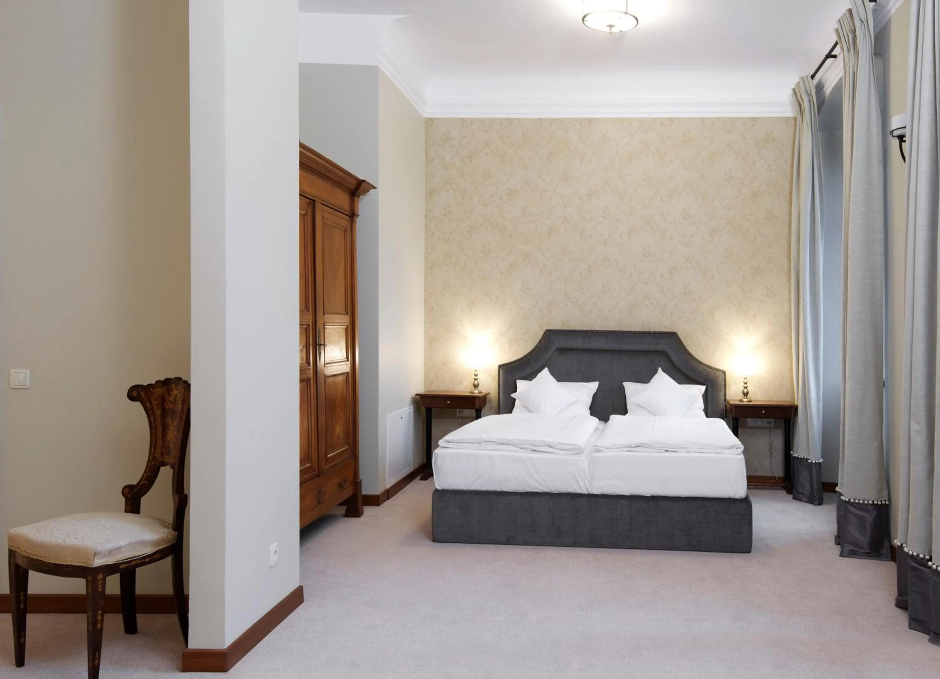 Photo of the whole room, Bed in Zamek Karpniki Schloss Fischbach