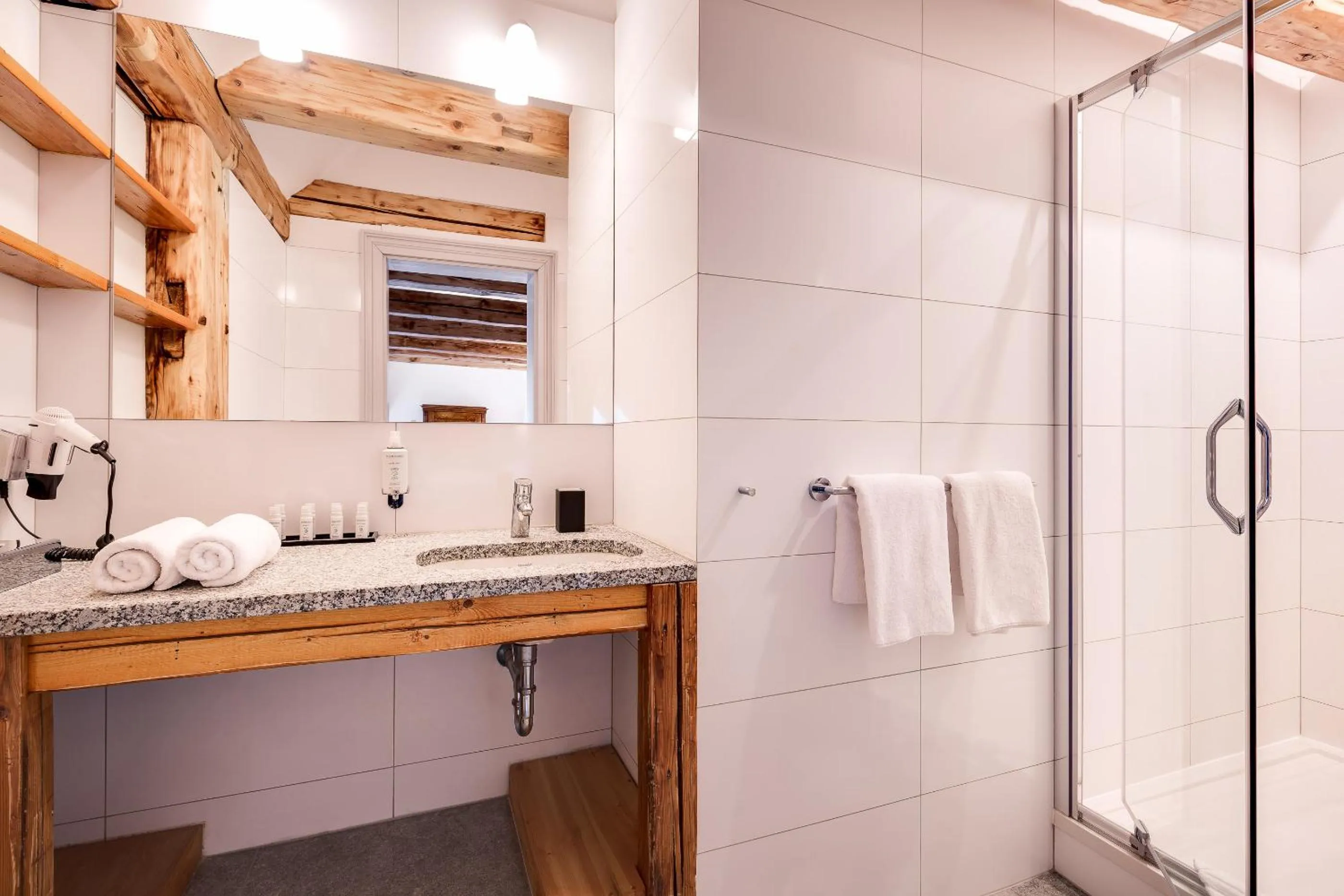 Bathroom in Zamek Karpniki Schloss Fischbach