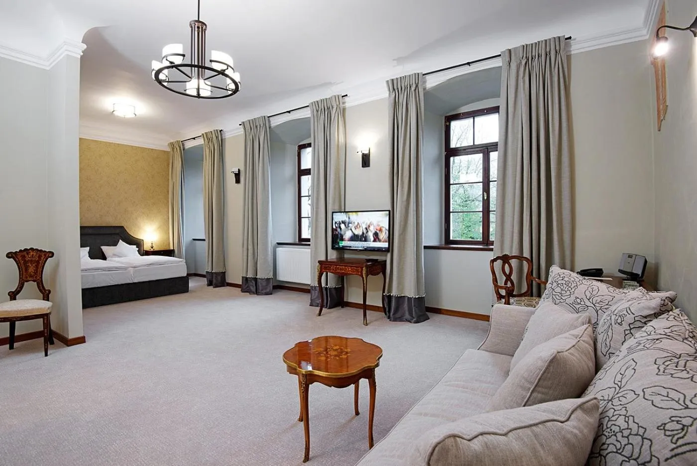 Photo of the whole room, Bed in Zamek Karpniki Schloss Fischbach