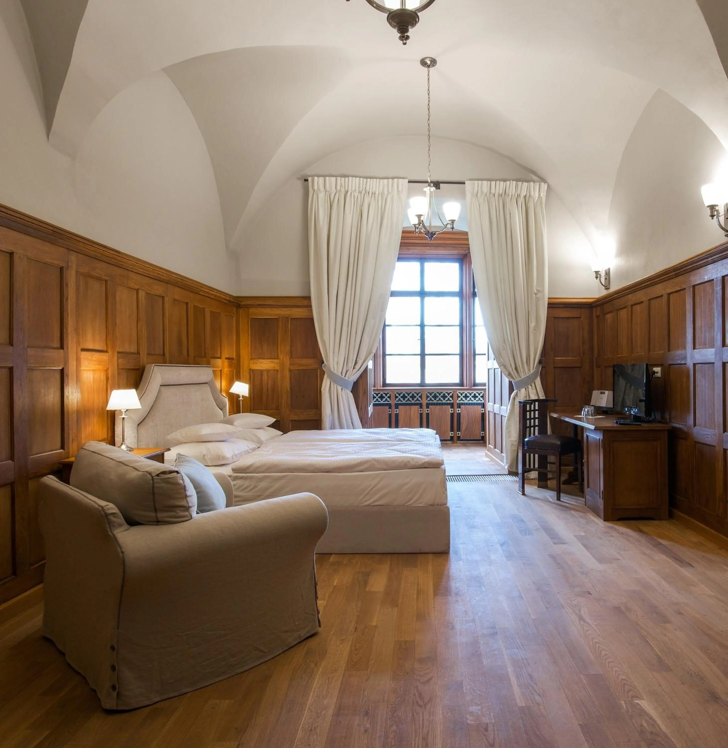 Photo of the whole room, Bed in Zamek Karpniki Schloss Fischbach