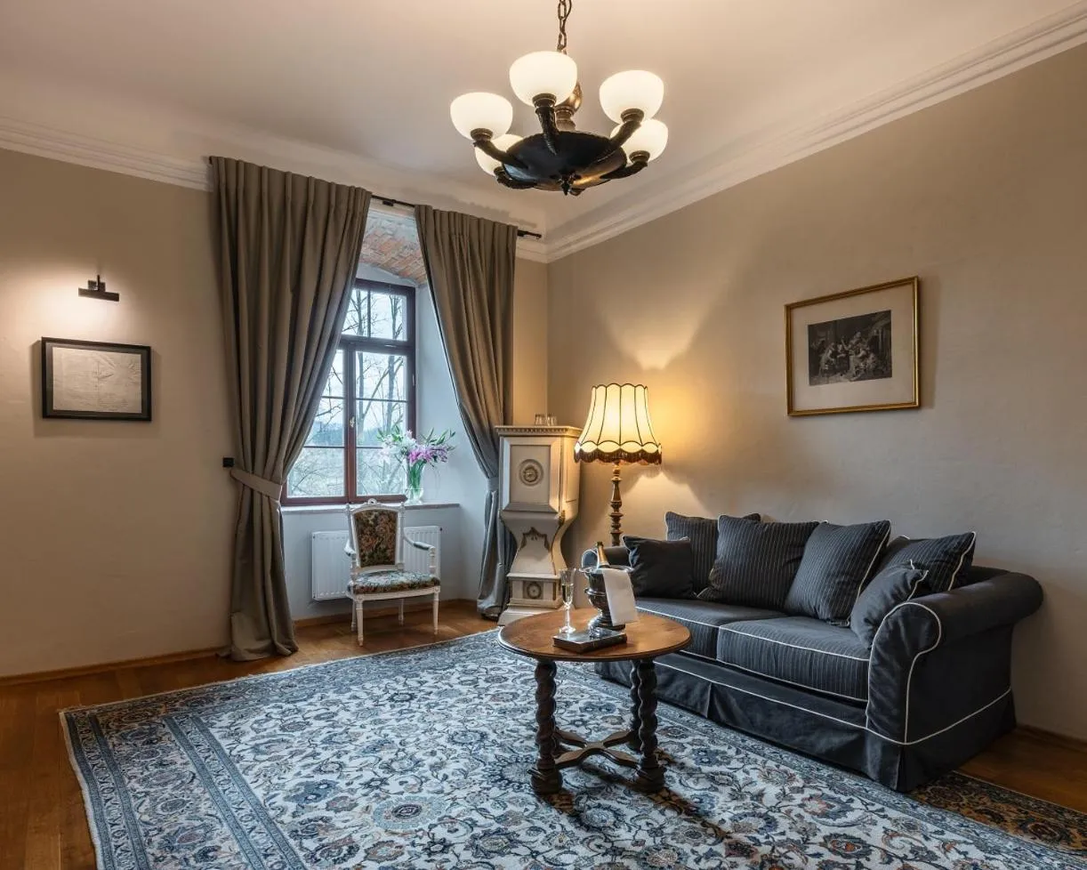 Zamek Karpniki Schloss Fischbach