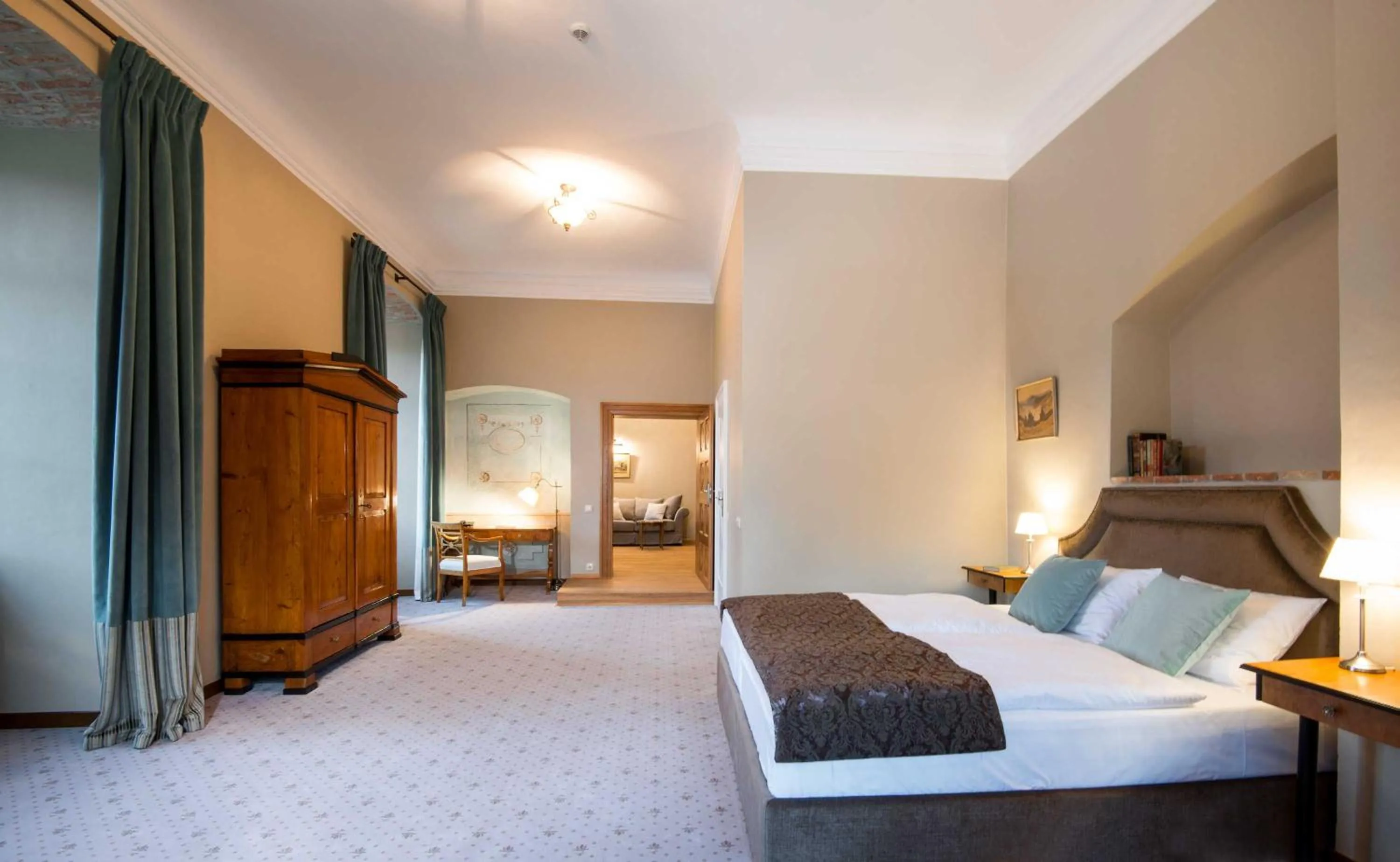 Bedroom, Bed in Zamek Karpniki Schloss Fischbach