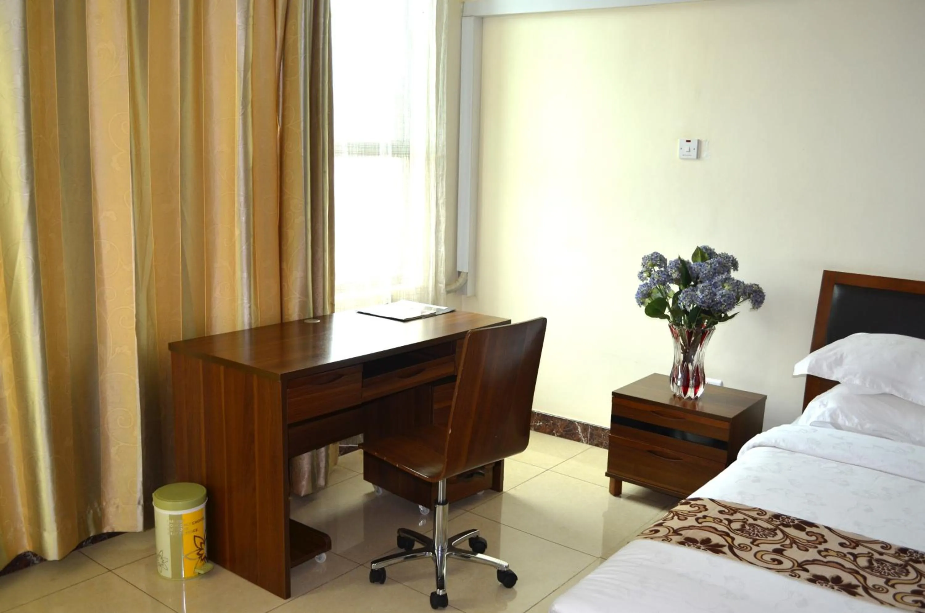 Seating area, Bed in Mt. Zion Hotel