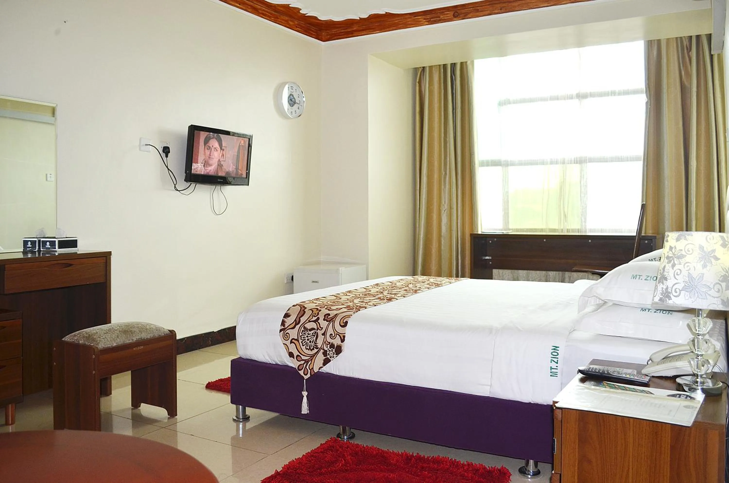TV and multimedia, Bed in Mt. Zion Hotel