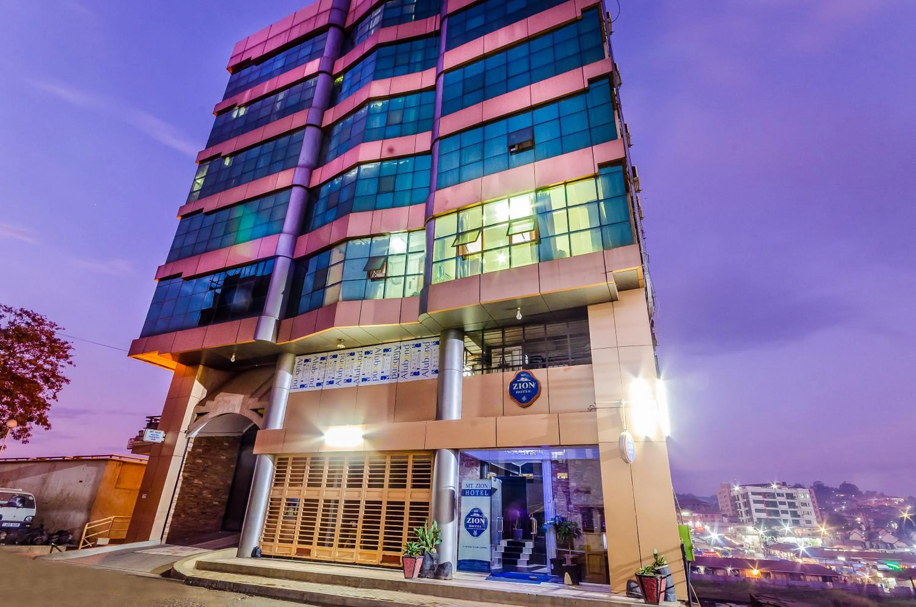 Facade/entrance in Mt. Zion Hotel