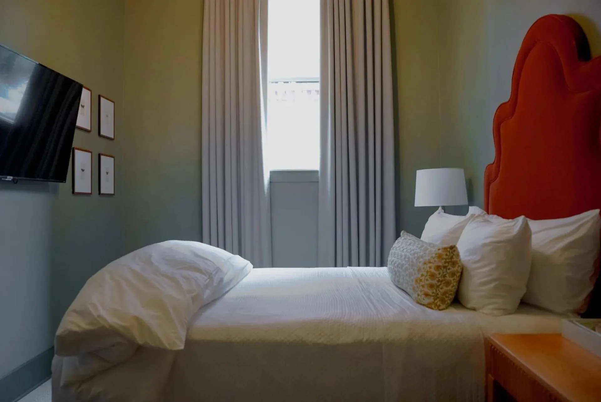 Bed in The Woodward Hotel