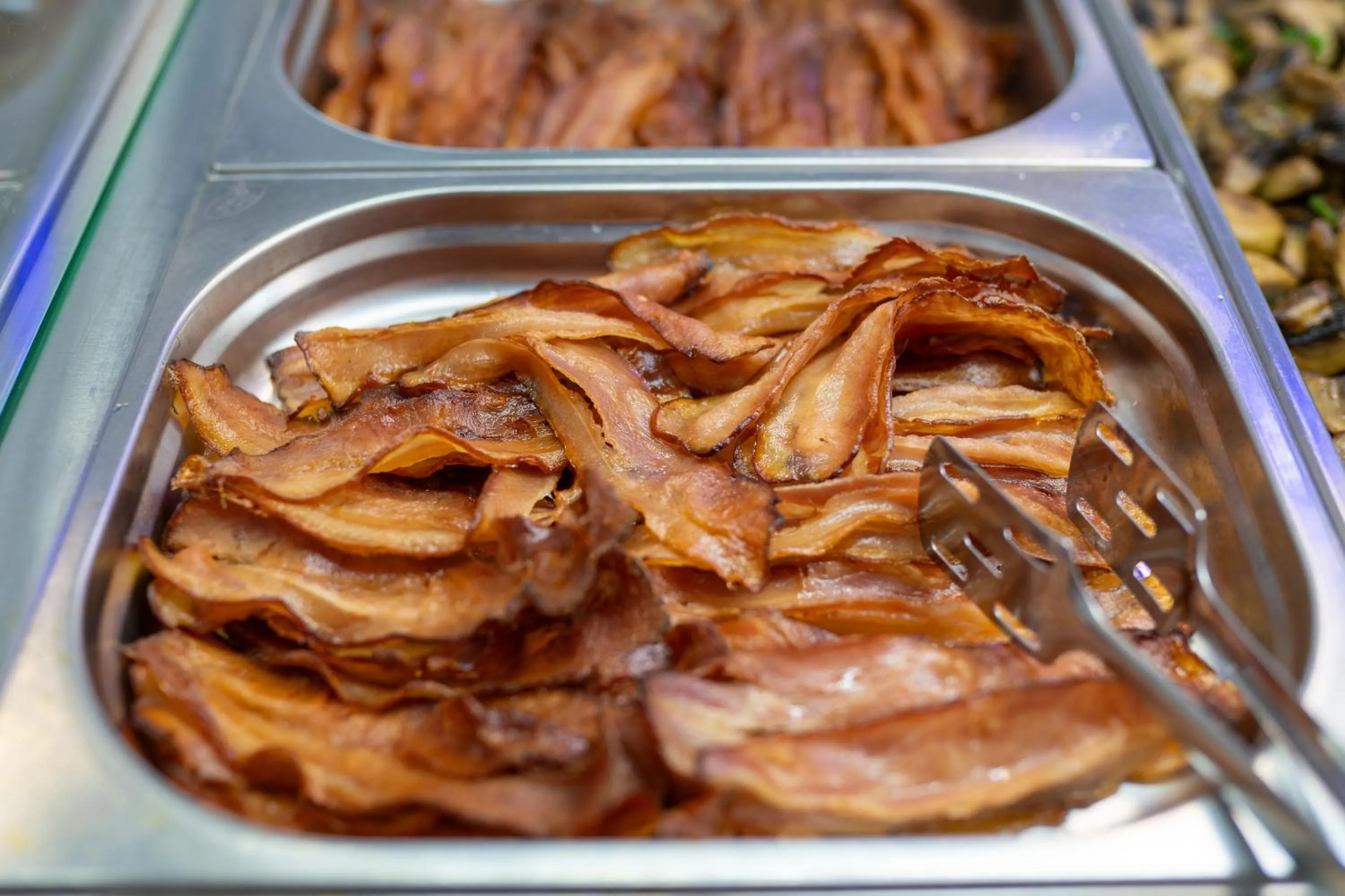 Restaurant/places to eat in Hotel Apollo