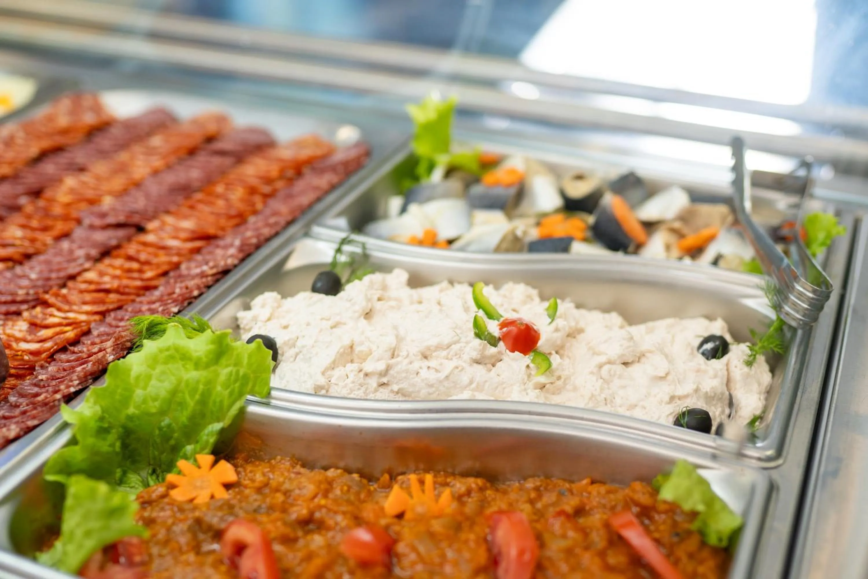 Restaurant/places to eat in Hotel Apollo