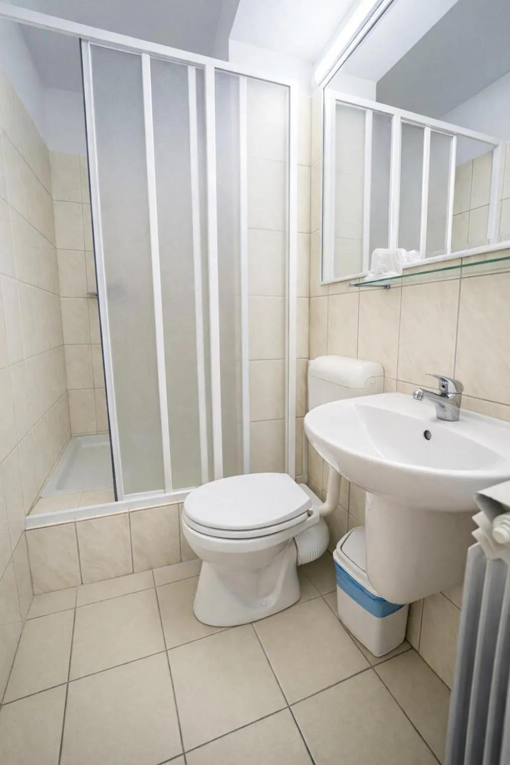 Toilet in Hotel Apollo