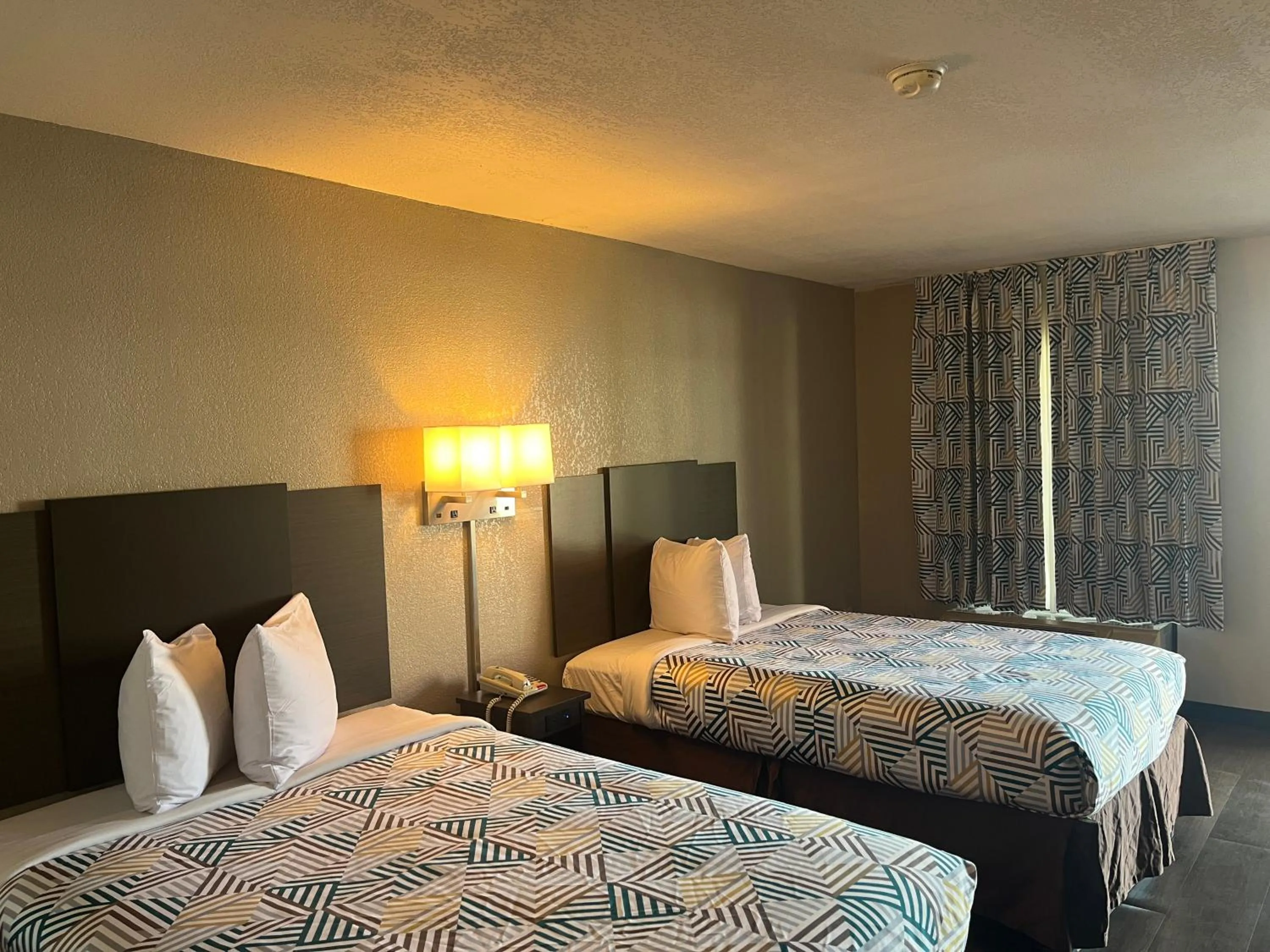 Bedroom, Bed in Studio 6 Montgomery AL Eastern Blvd.