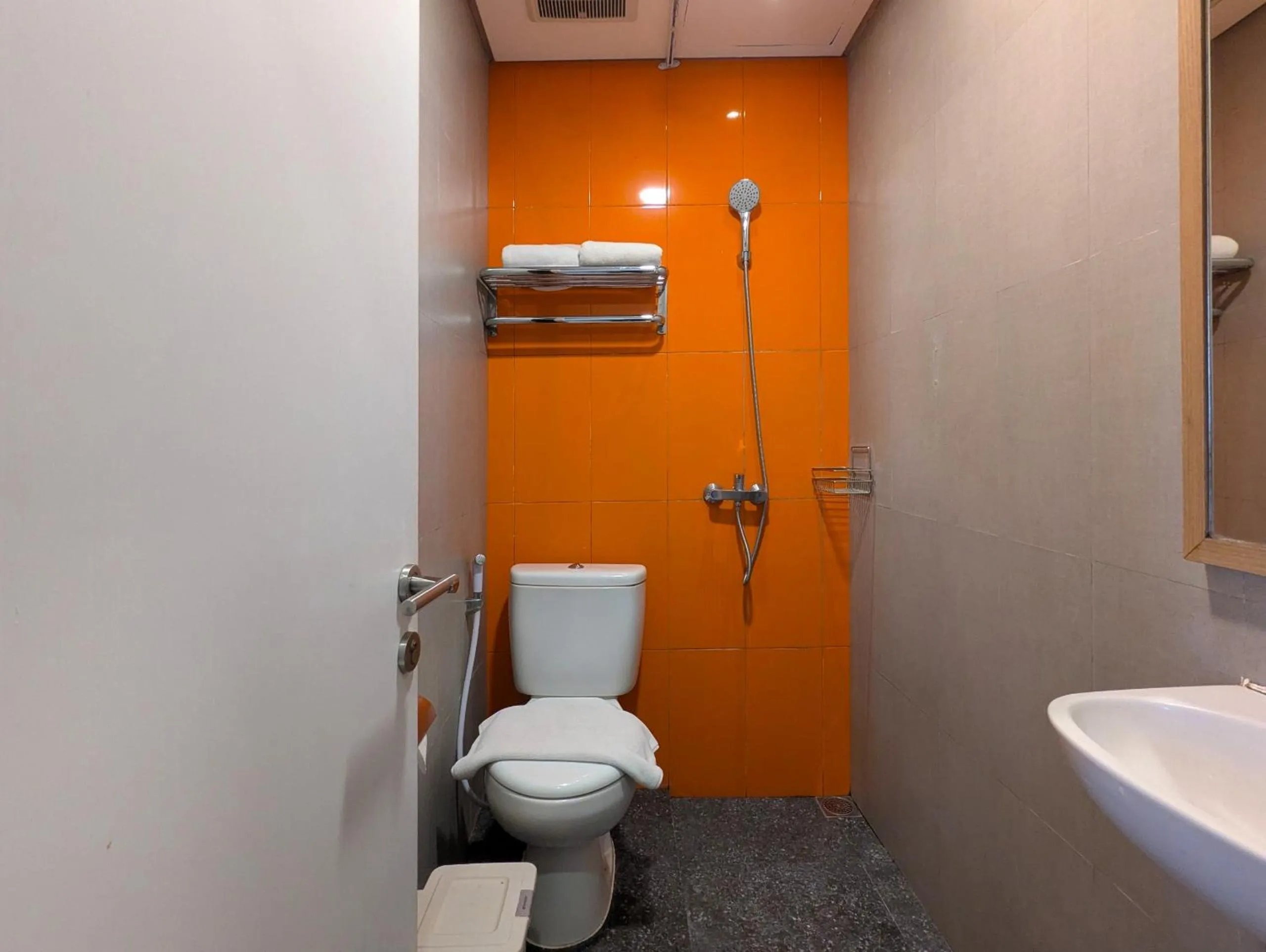 Toilet in Hotel Nirwana Pekalongan