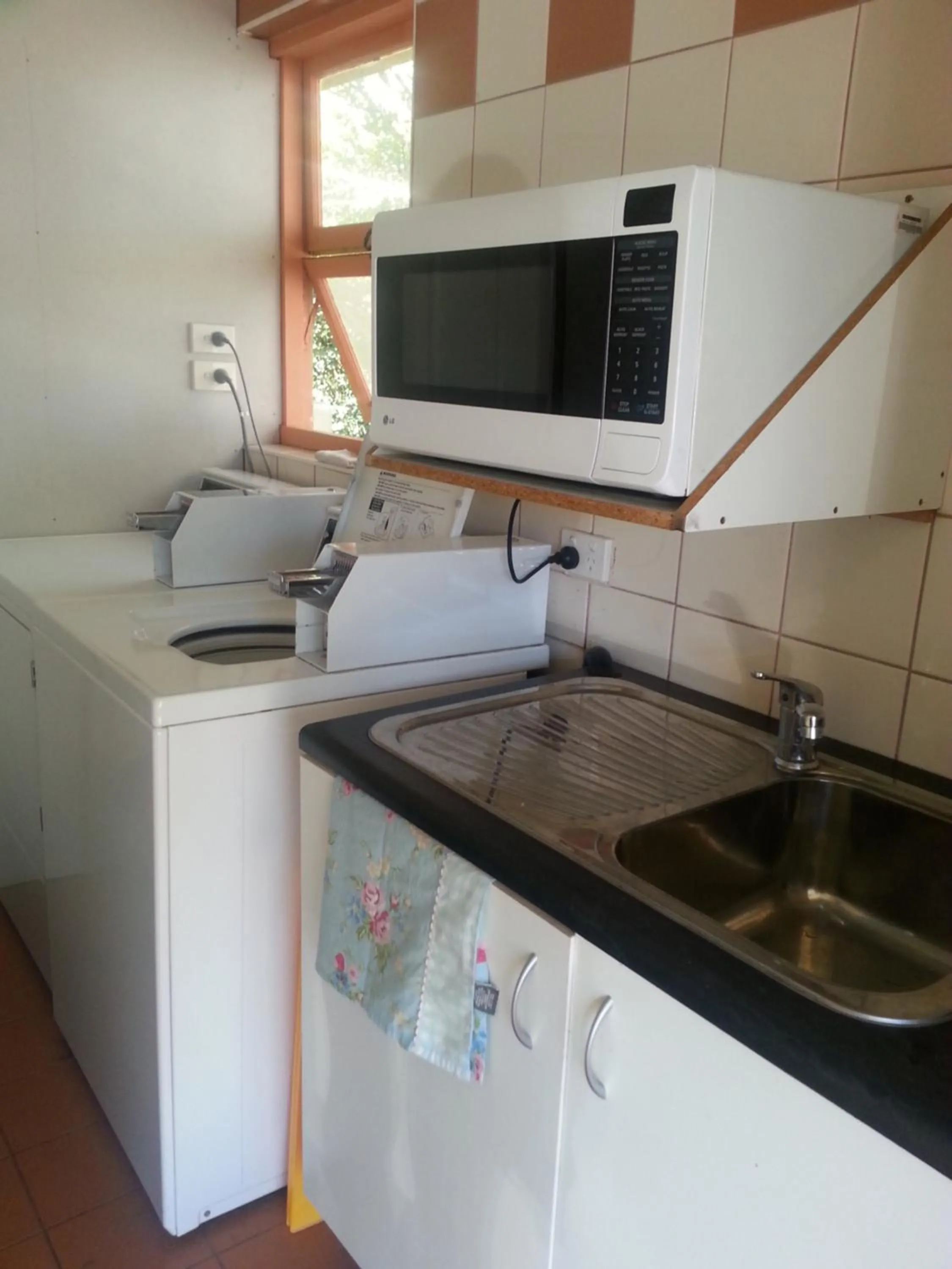 Communal kitchen in Bargo Motor Inn