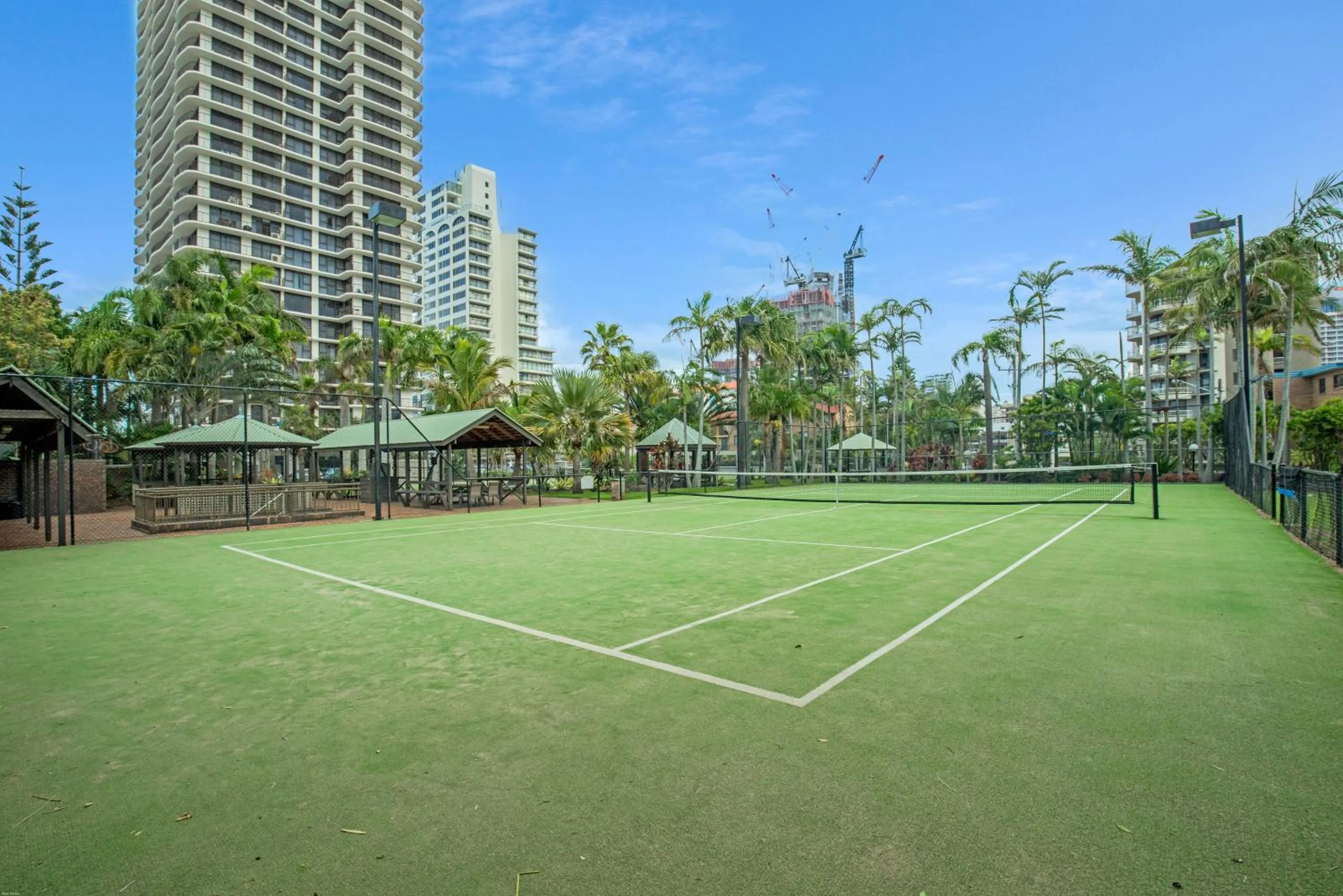 Tennis court in Surfers Aquarius on the Beach