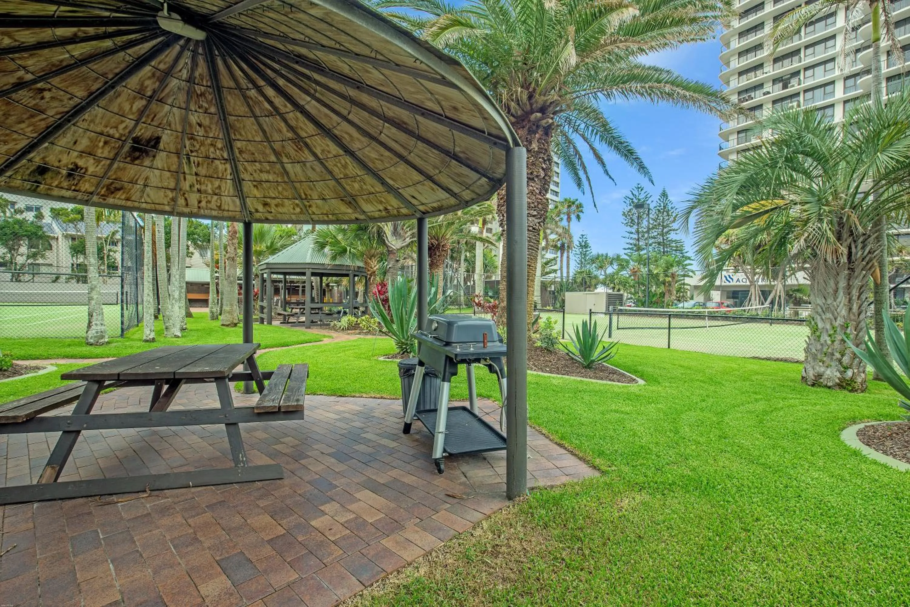 BBQ facilities in Surfers Aquarius on the Beach