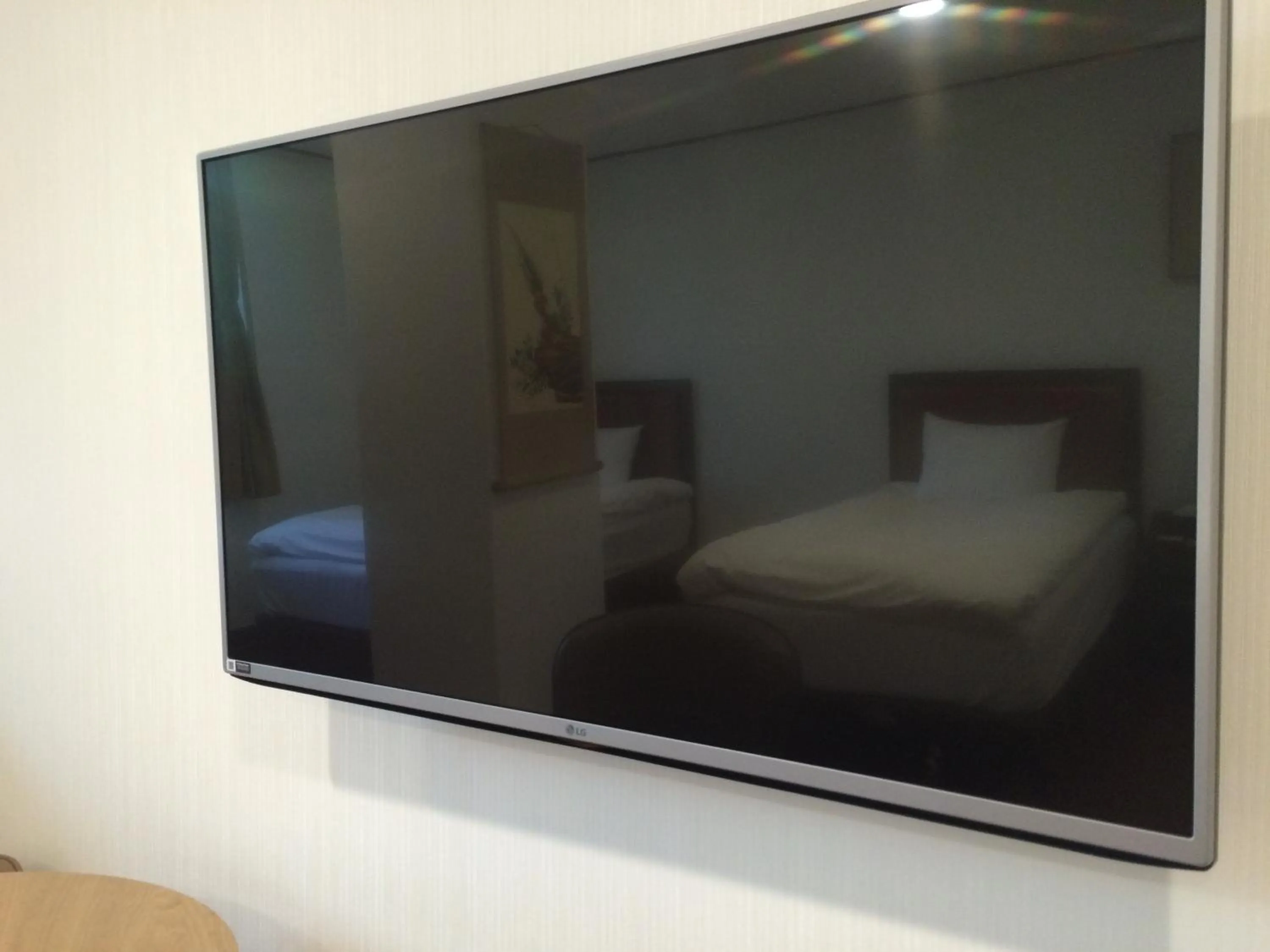 TV and multimedia, Bed in Youngbin Hotel
