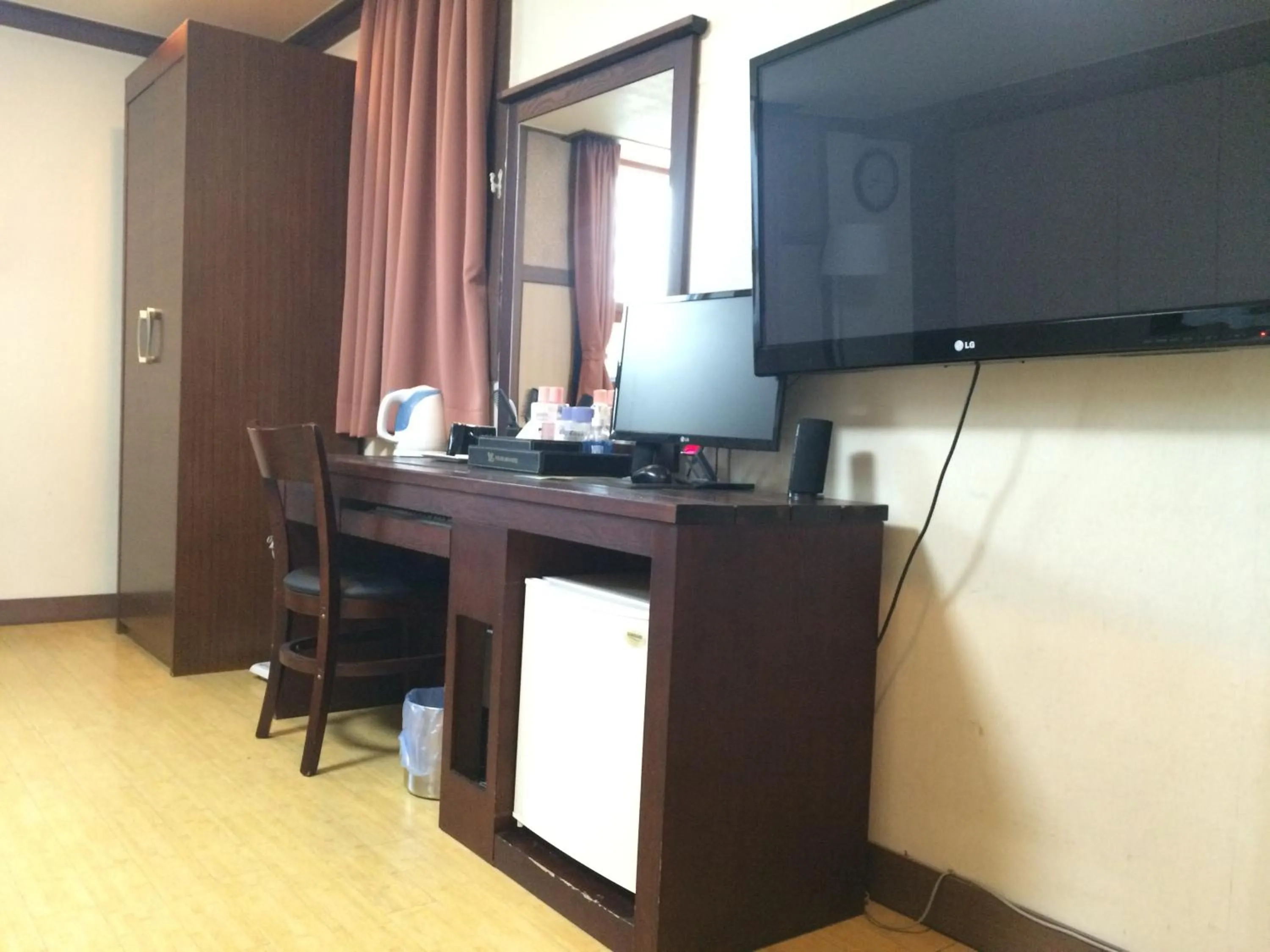 TV and multimedia in Youngbin Hotel