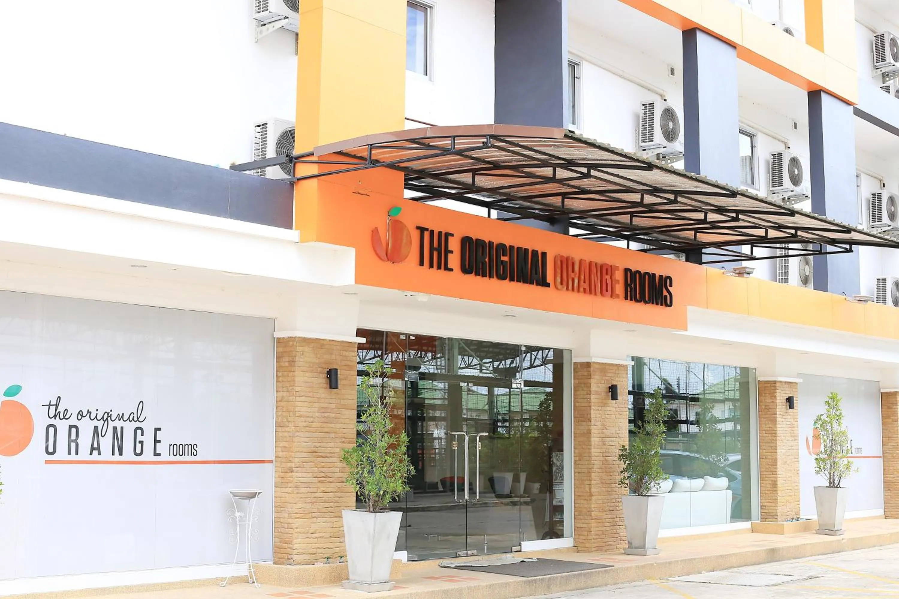 Facade/entrance in The Original Orange Hotel