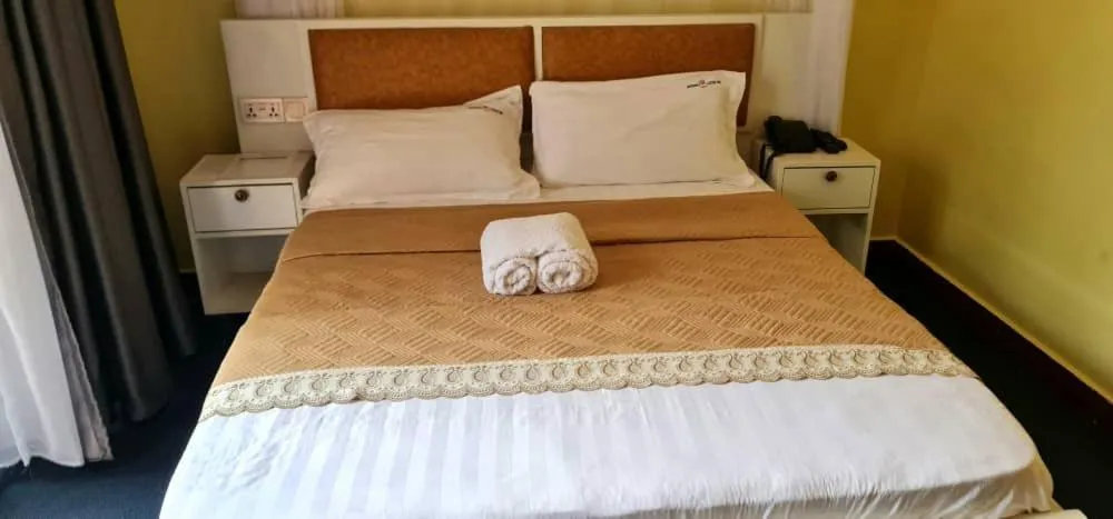 Bed in Meltonia Luxury Inn
