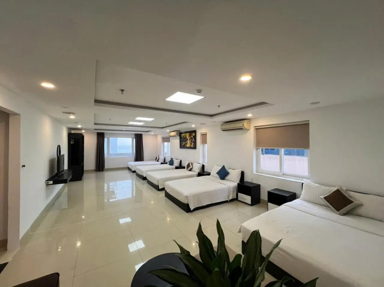 TV and multimedia, Bed in Golden Star Hotel by THG