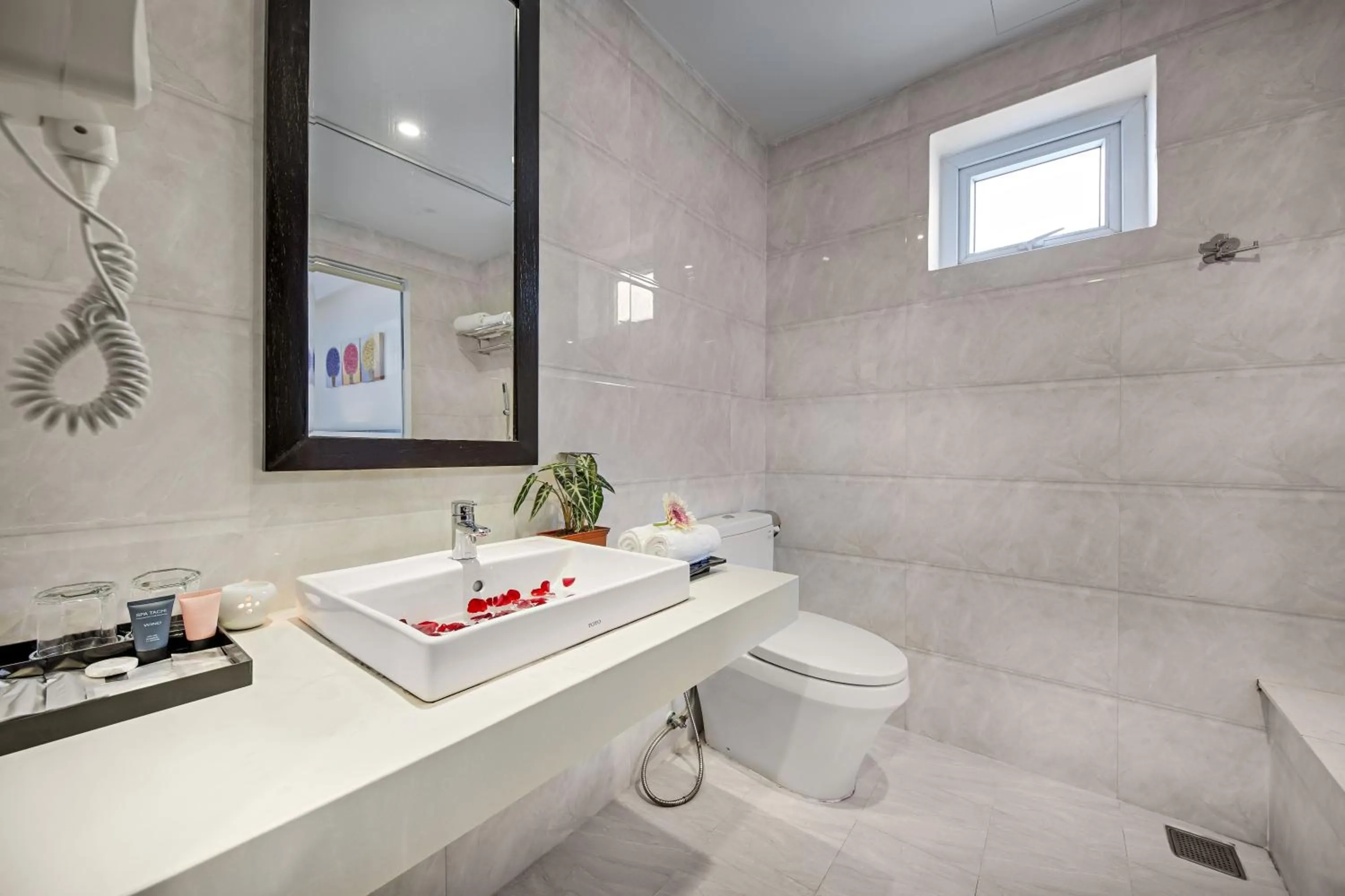 Toilet in Golden Star Hotel by THG