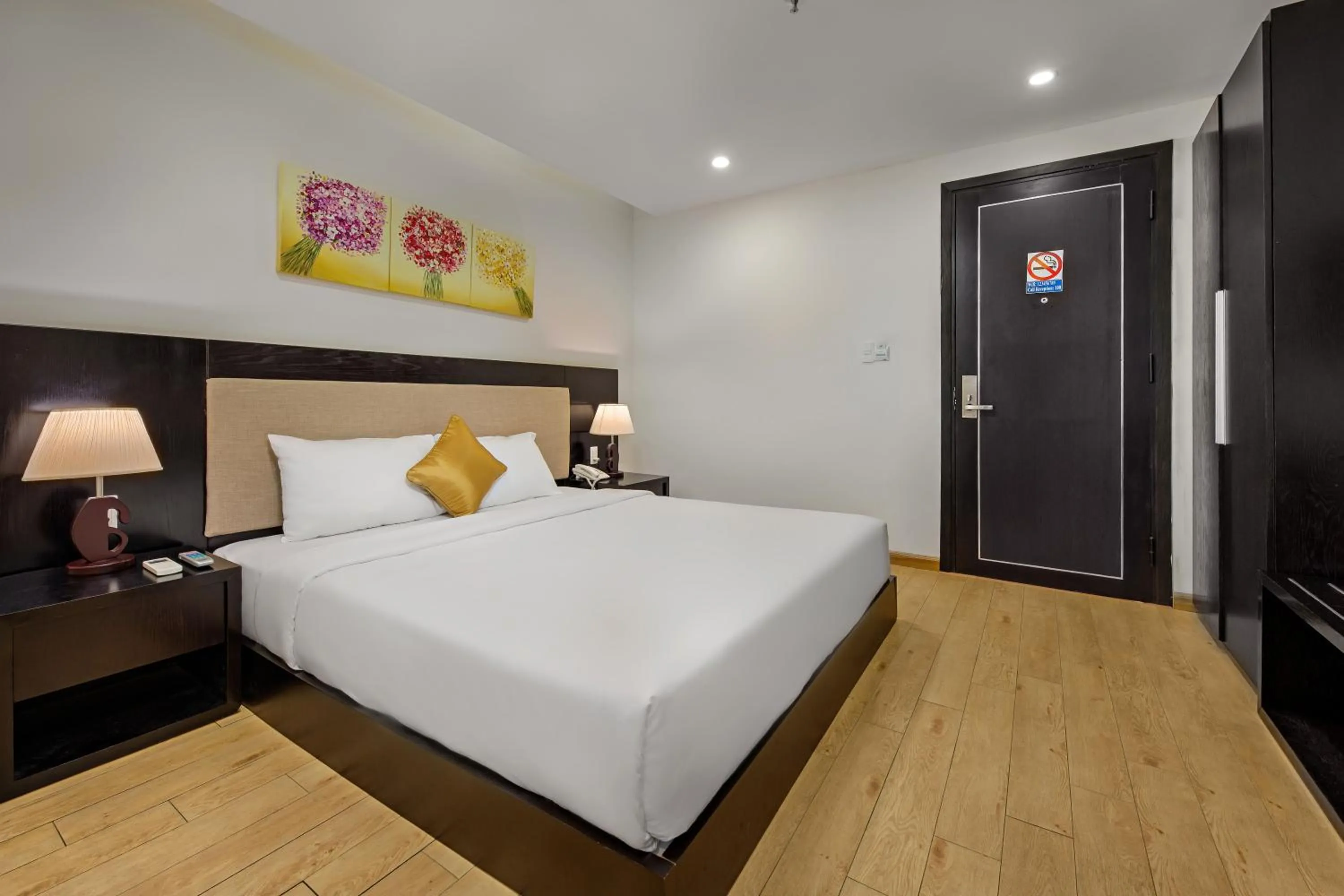 Bed in Golden Star Hotel by THG