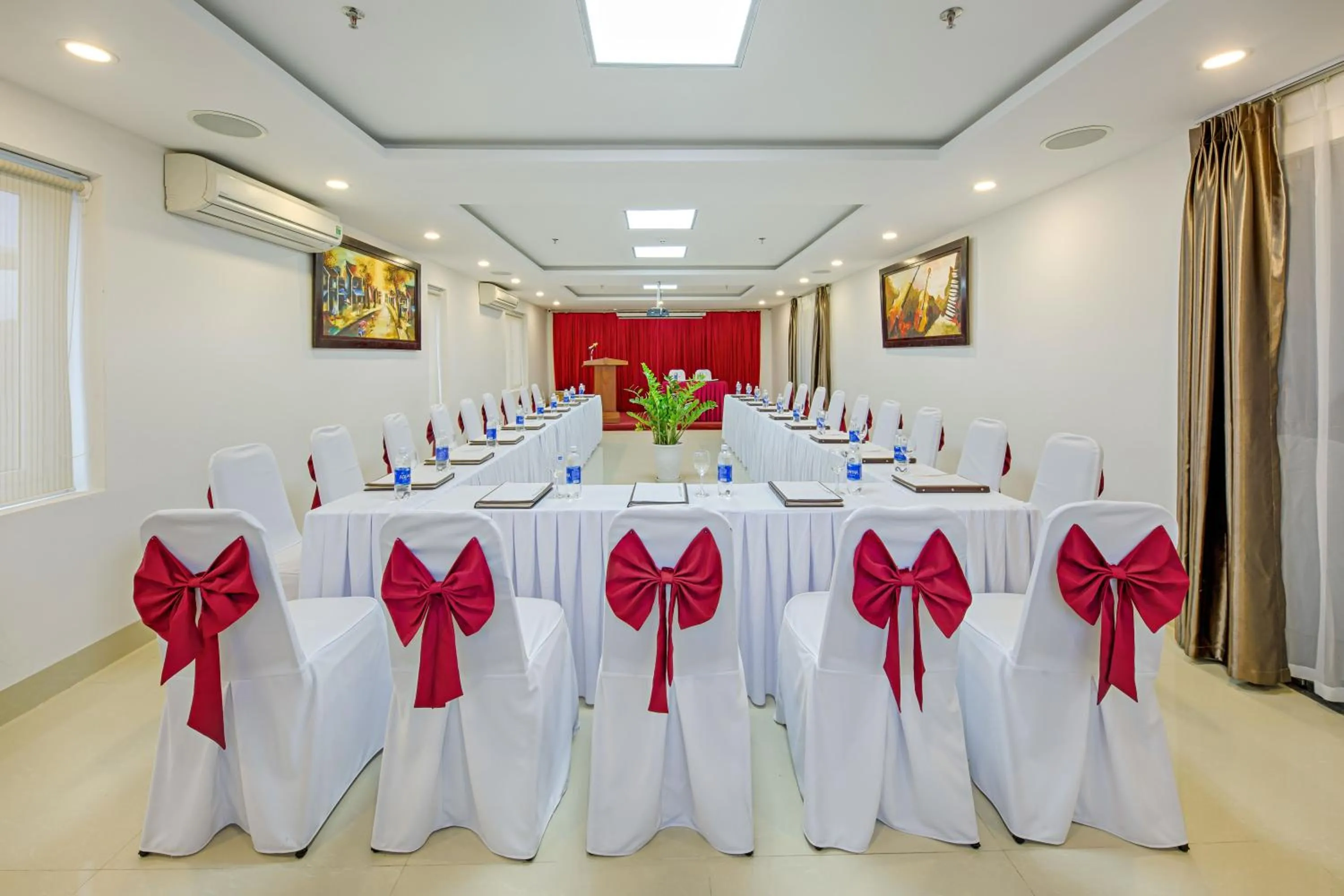 Business facilities in Golden Star Hotel by THG