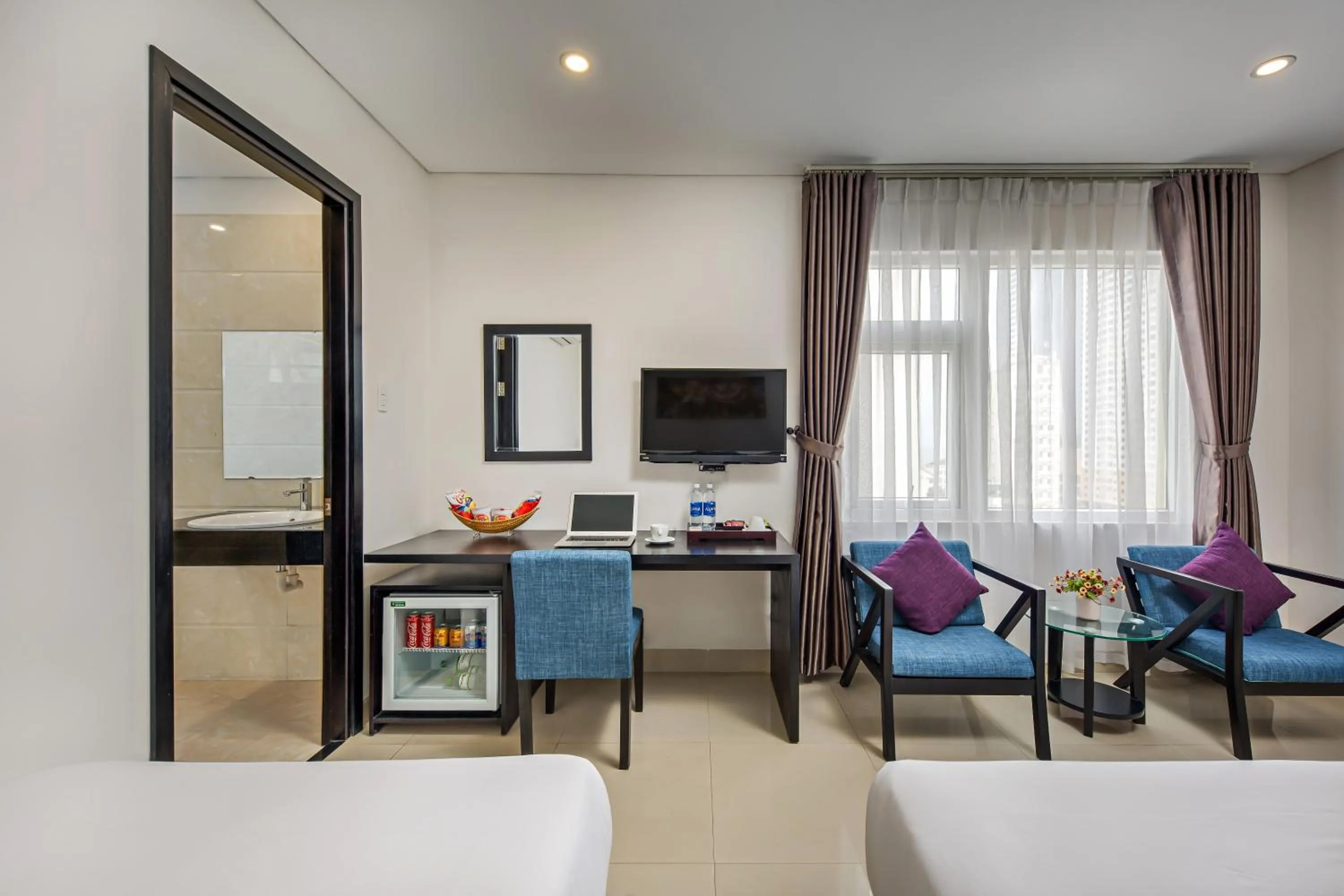 Living room in Golden Star Hotel by THG