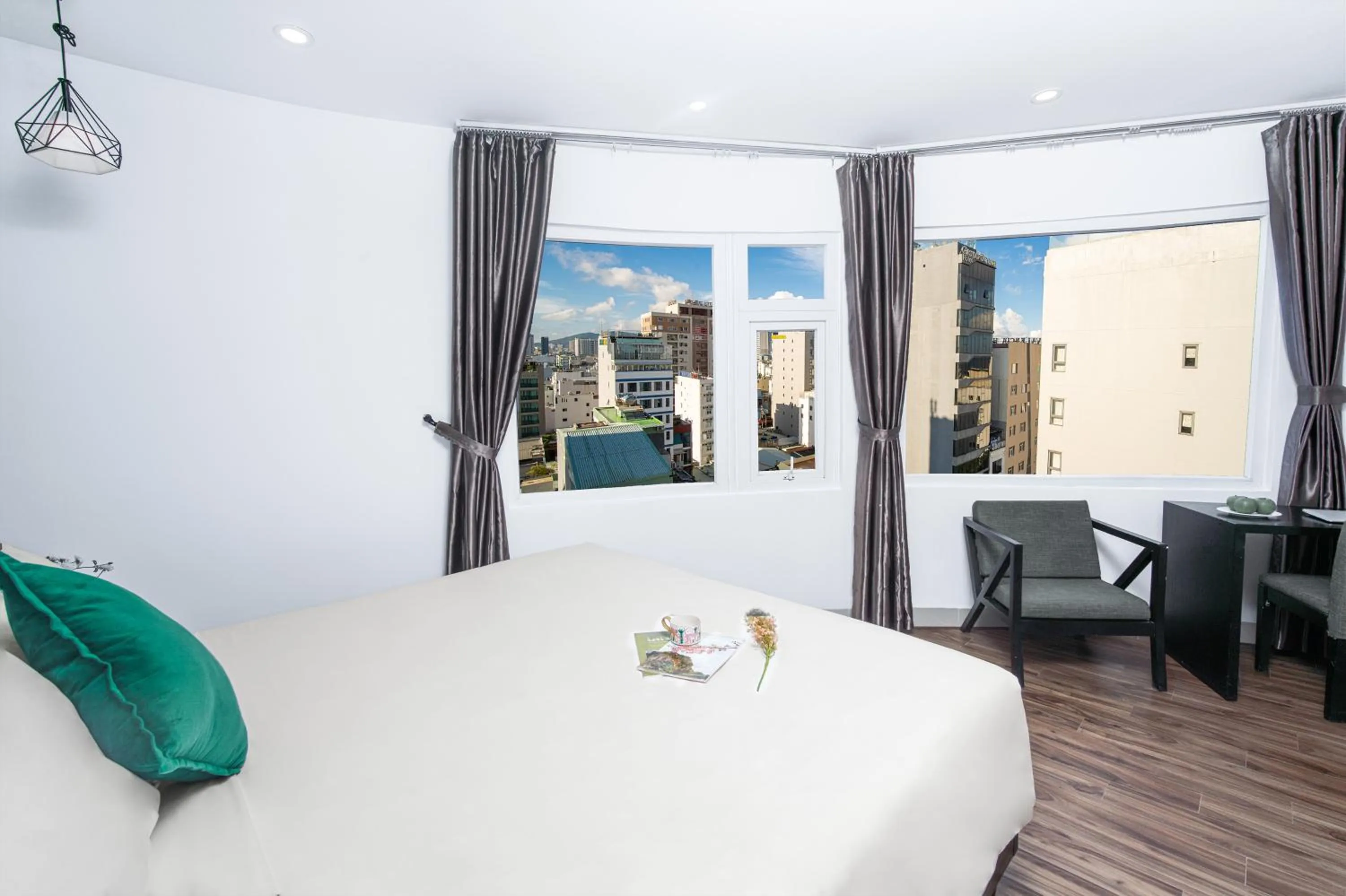 Bed in Golden Star Hotel by THG