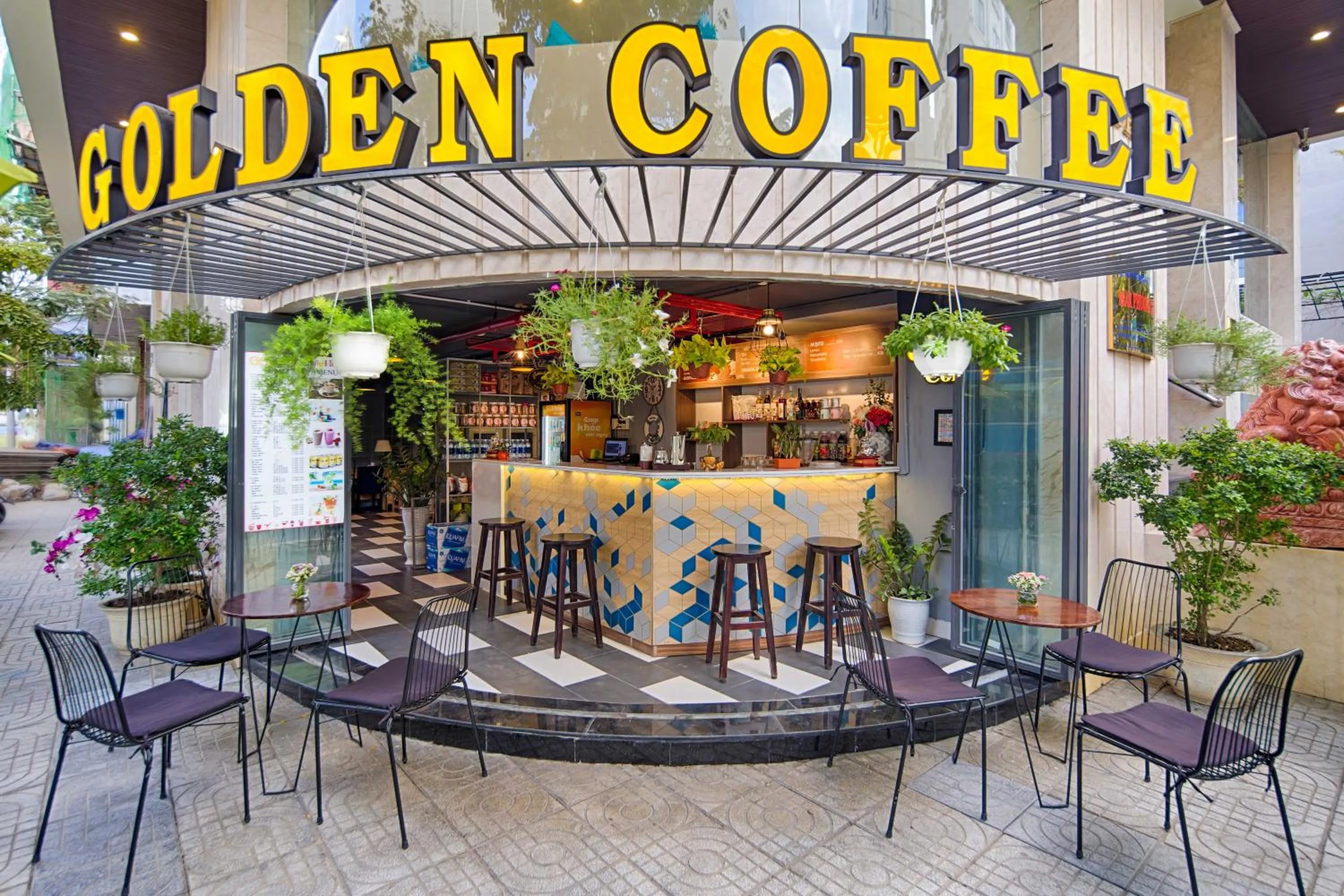 Patio in Golden Star Hotel by THG