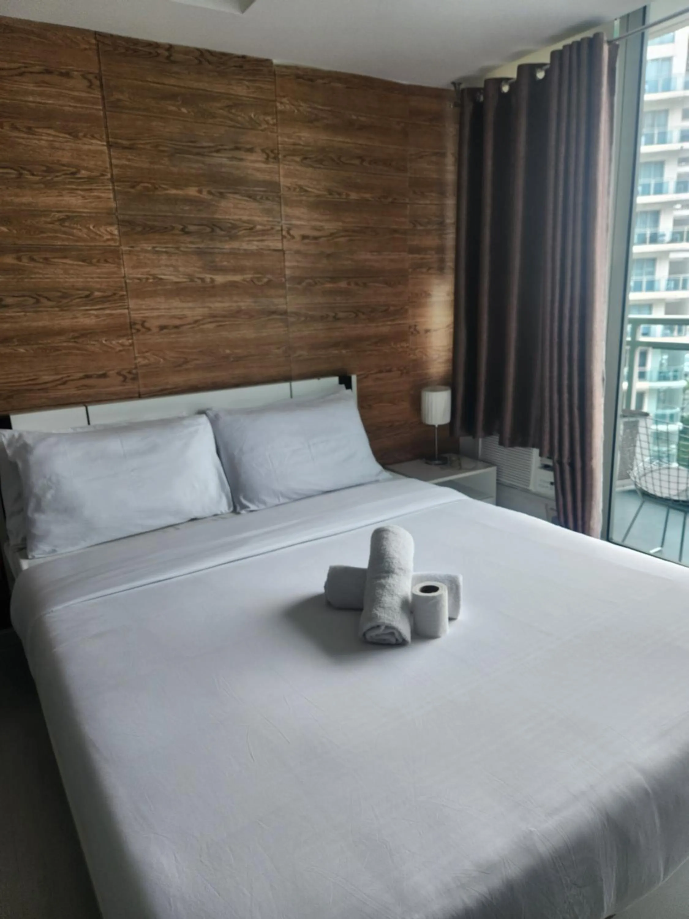 Bed in Azure Staycation Philippines by AMRS Near Manila International Airport