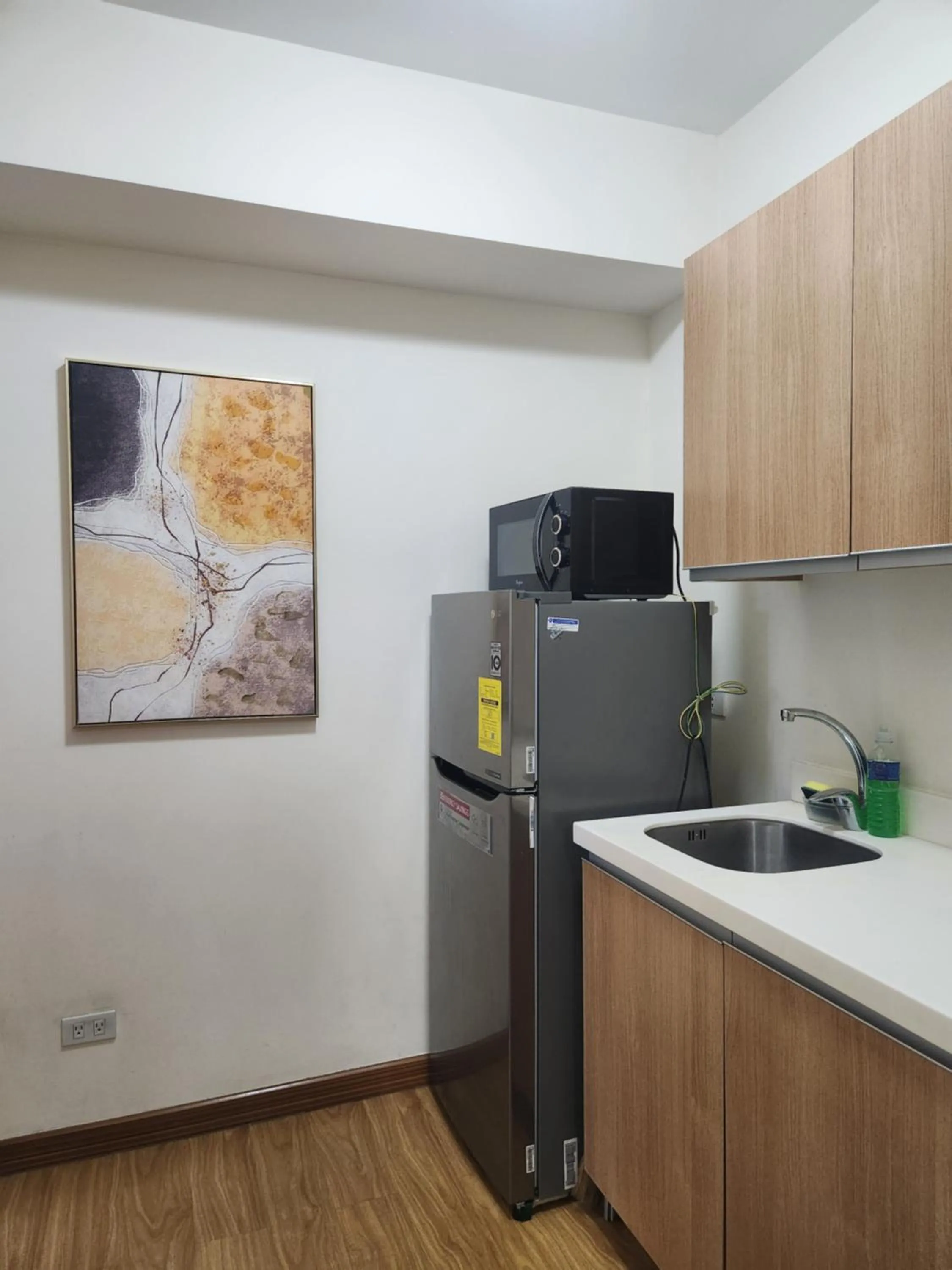 Kitchen or kitchenette in Azure Staycation Philippines by AMRS Near Manila International Airport
